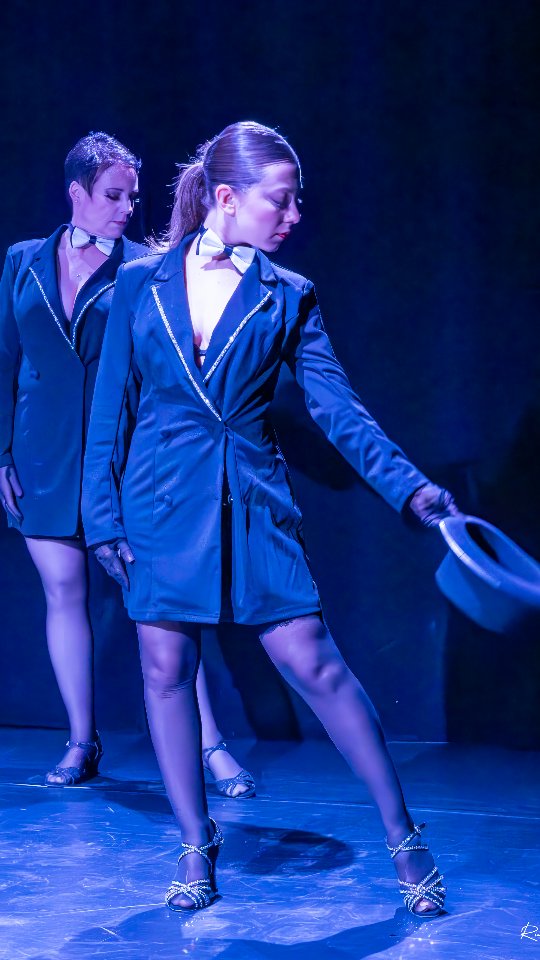 Il y a des endroits qui changent quelque chose en nous.
Des endroits où on recommence doucement à exister autrement.
Et un jour… elles comprennent. ✨
💃 Initiation au burlesque – 15 mai
www.sassydance.ch/stages
--
#Burlesque #ConfianceEnSoi #Feminite #SassyDance #Empowerment
📸 @rickthierphoto