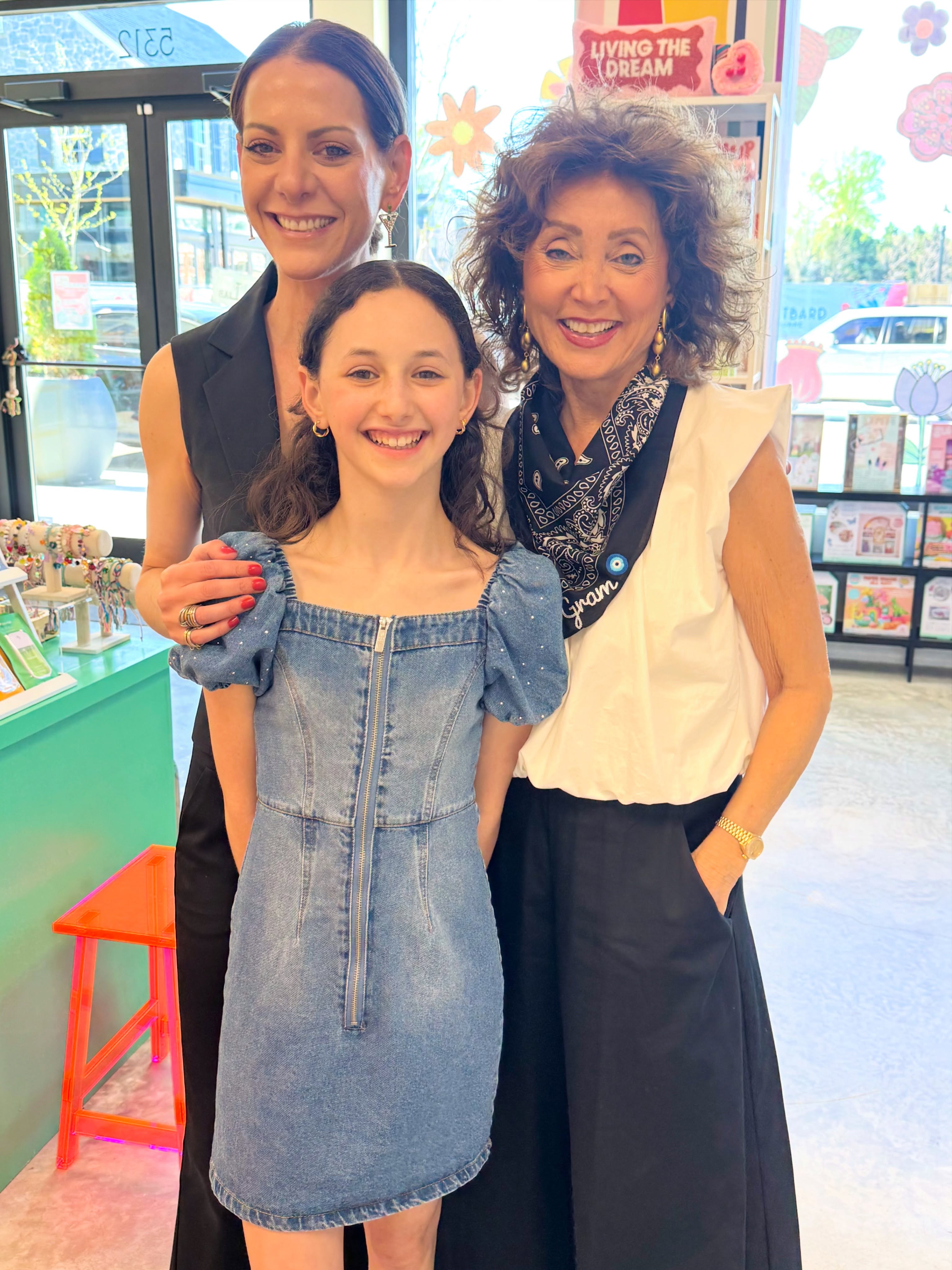 Happy Mother’s Day from us here at the DabbleLab! If you were looking for that perfect and unique gift for mom… we have everything you need. Swipe to check out a curated selection of our favorite gifts for mom this year.
See something you like? Stop by the shop and get it for this weekend 👀💖 #mocomd
#shopsmall #womenowned #mothersday