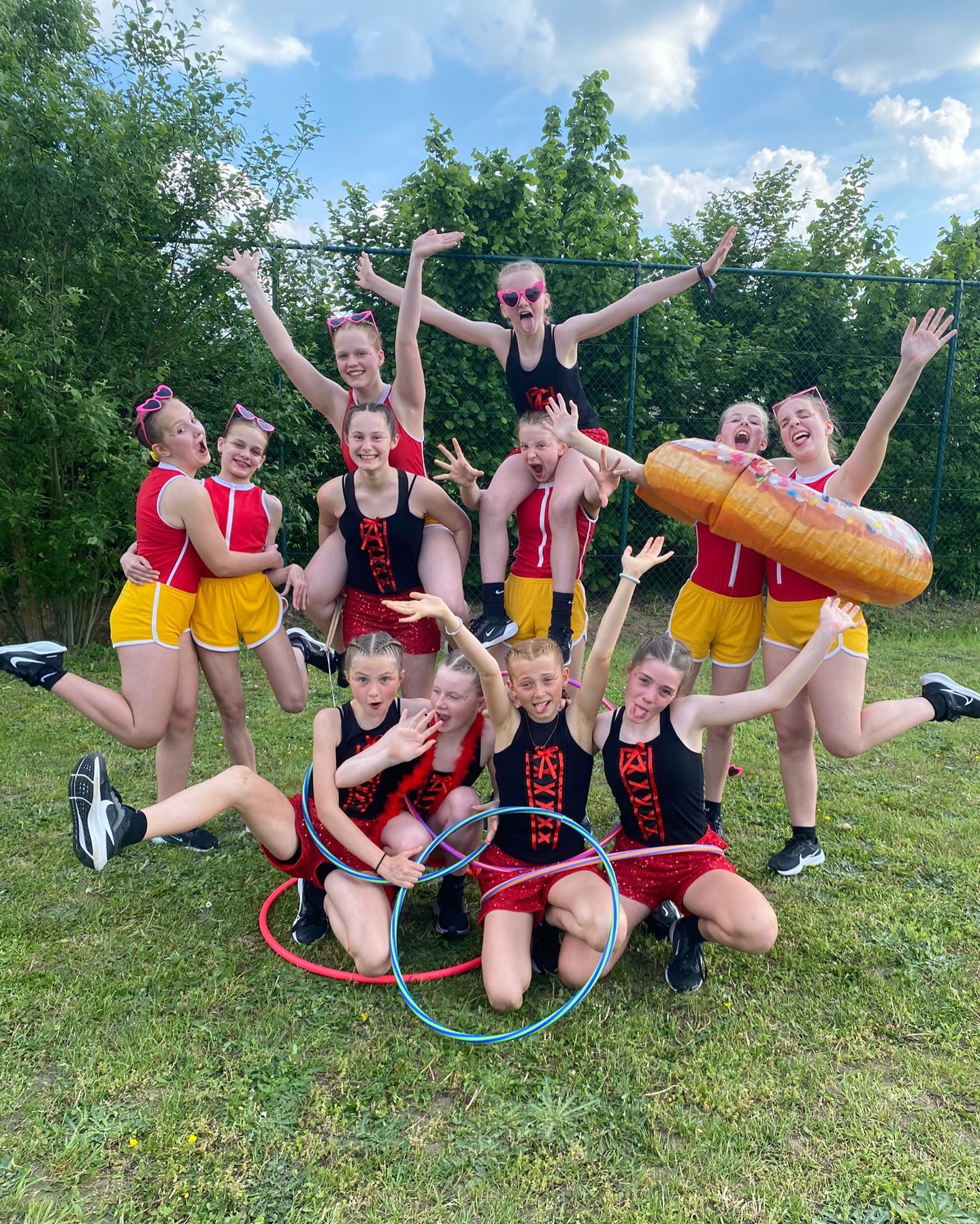 De mini’s en beloften mochten vandaag als eerste het wedstrijdveld op en lieten meteen hun beste minidemo skills zien 🤩
🥈 COS Circus 🎪
5️⃣ COS Summer Party 🌞
#jumprope #ropeskipping #cosropeskippers