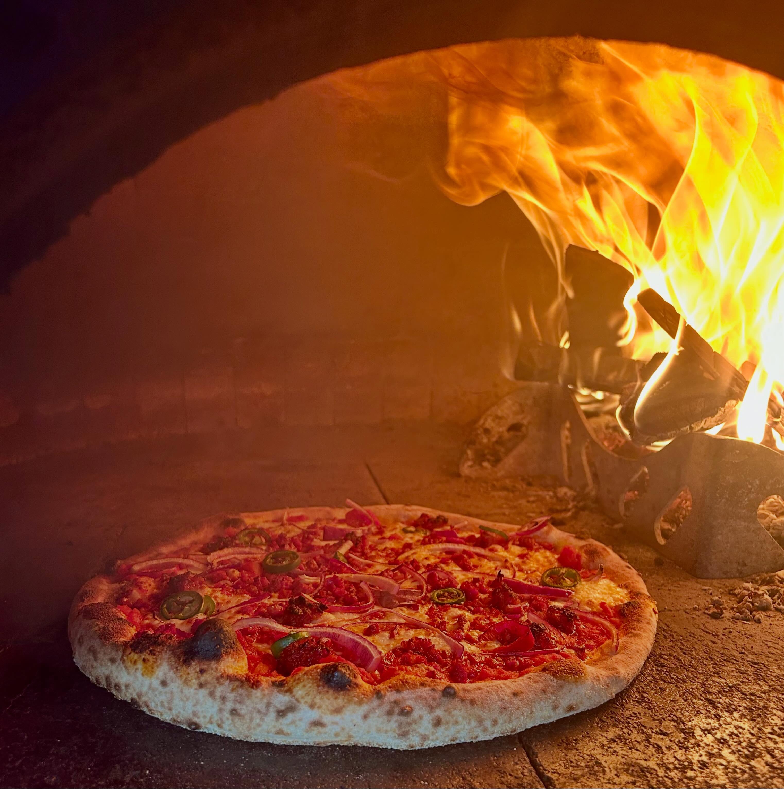 Damn that looks good! Our signature Spicy Meaty 😋 🌶️
#chilli #spicy #yummy #pizza