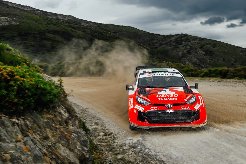 Saturday complete 🇵🇹
Pretty disappointed with the afternoon, I made a couple of mistakes and I didn’t feel comfortable in the worst of the mud. I gave away a lot of time which I’m obviously disappointed with, so not the afternoon we’d hoped for. Tomorrow, it looks like the conditions still won’t be straight forward, so I definitely need to try and find some improvements overnight, and see if we can deliver something a bit better tomorrow.
#EE33 #RallydePortugal #toyotagazooracing