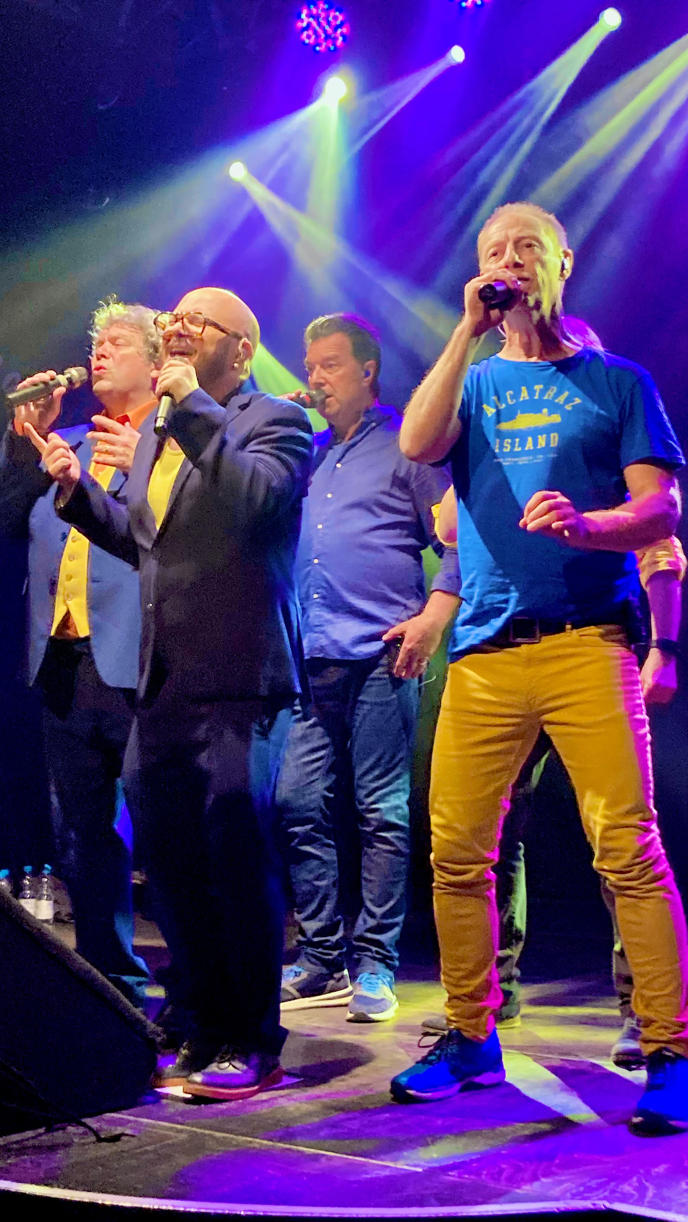 We had a great time here at the Harmonie in Bonn on Tuesday, and we can’t wait to see you at the #Festsaal in #Delligsen tomorrow (09.05.2026)! 👍🎉🤘😂
#acappella #FlyingPickets #onlyyou #onwardsandupwards #Tour2026 #newalbum #livemusic