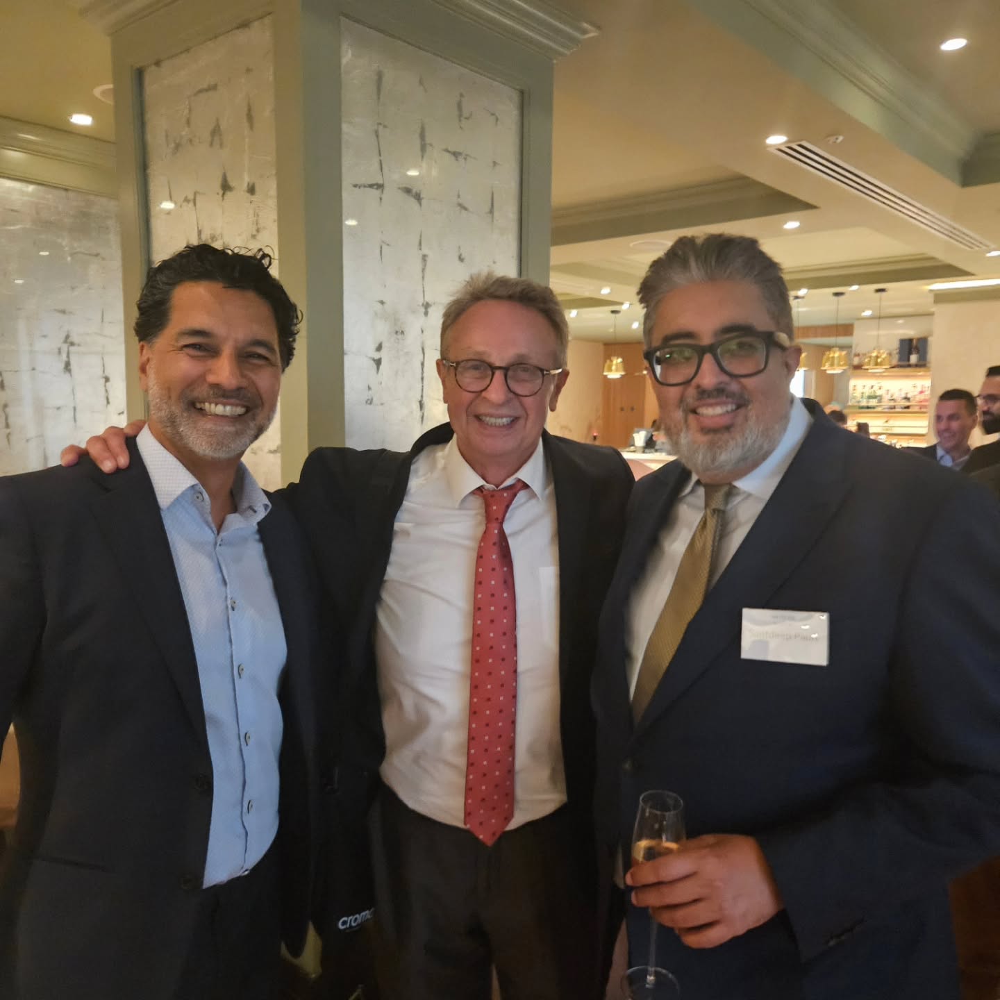 Great to share our experience and ideas at the BAAPS plastic surgery meeting in London with some of the leading surgeons in the world in the field of Rhinoplasty and Face surgery.
@symmetryclinic
@nazimcerkes
@dra.berenguer
@thebaaps