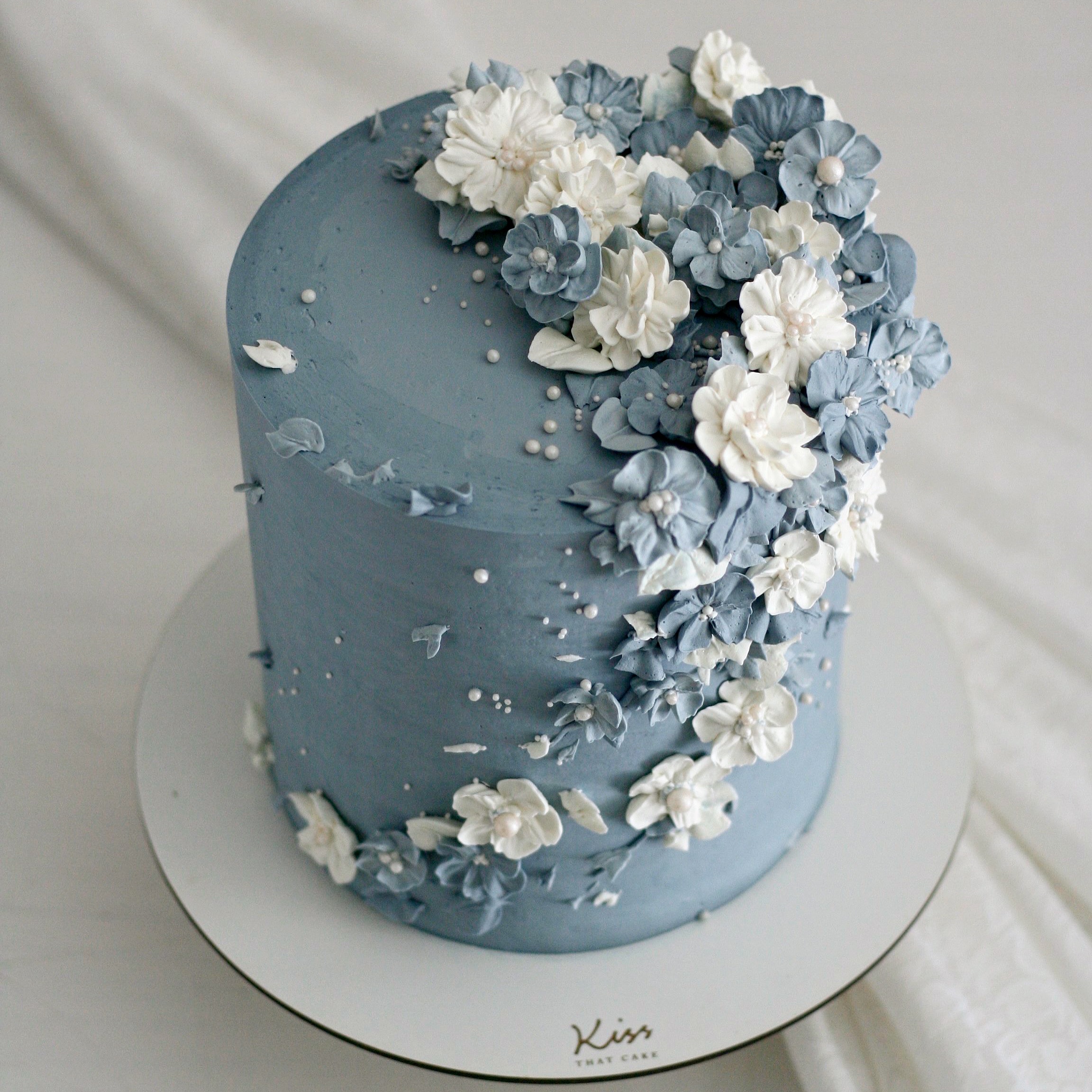 Buttercream flower blossom