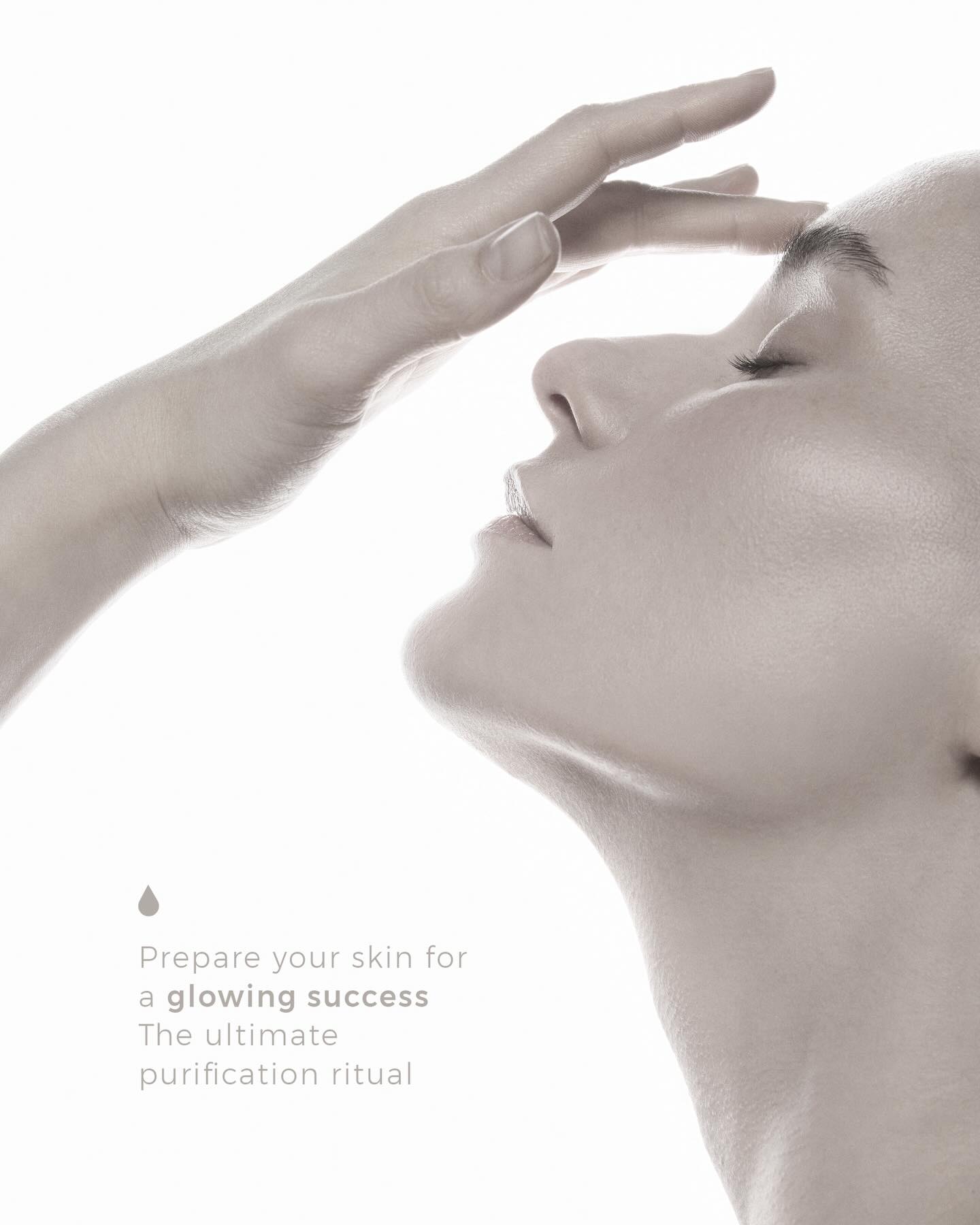 Prepare your skin to embrace goodness with Purification #SmartEssentials.
Start with:
- CLEAR purifying milk
Cleansing, calming, hydrating, and regenerating for all skin types
Follow with one of these:
- FLORAL LOTION NO. 1
Calming, purifying, and balancing delicate skin
- FLORAL LOTION NO. 2
Cleansing, exfoliating, regenerating, and stimulating for better absorption and balance
Set your skin for glowing success with the ultimate purification ritual!
#FutureThe5Elements #TheFiveElementsOfBalance #FutureSkinRitual #CraftedForSkinFuture TheCircleOfThe5Elements