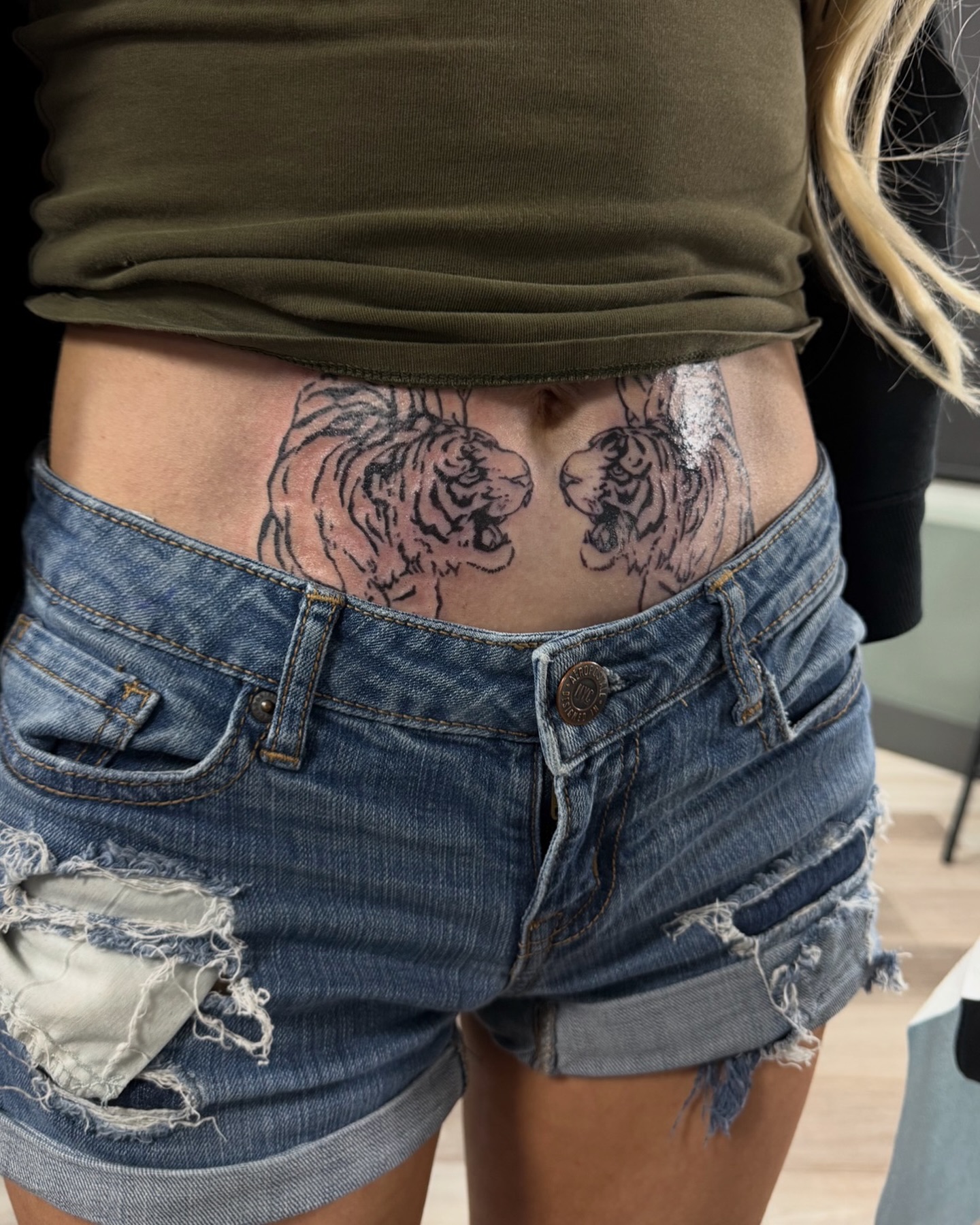 Some symmetrical tigers by Ty
@tyhigginstattoo
To Book with Ty
Request an Appointment at
TitanTattooNashville.com
#tigertattoo
#stomachtattoo
#tummytattoo
#nashvilletattooshop
