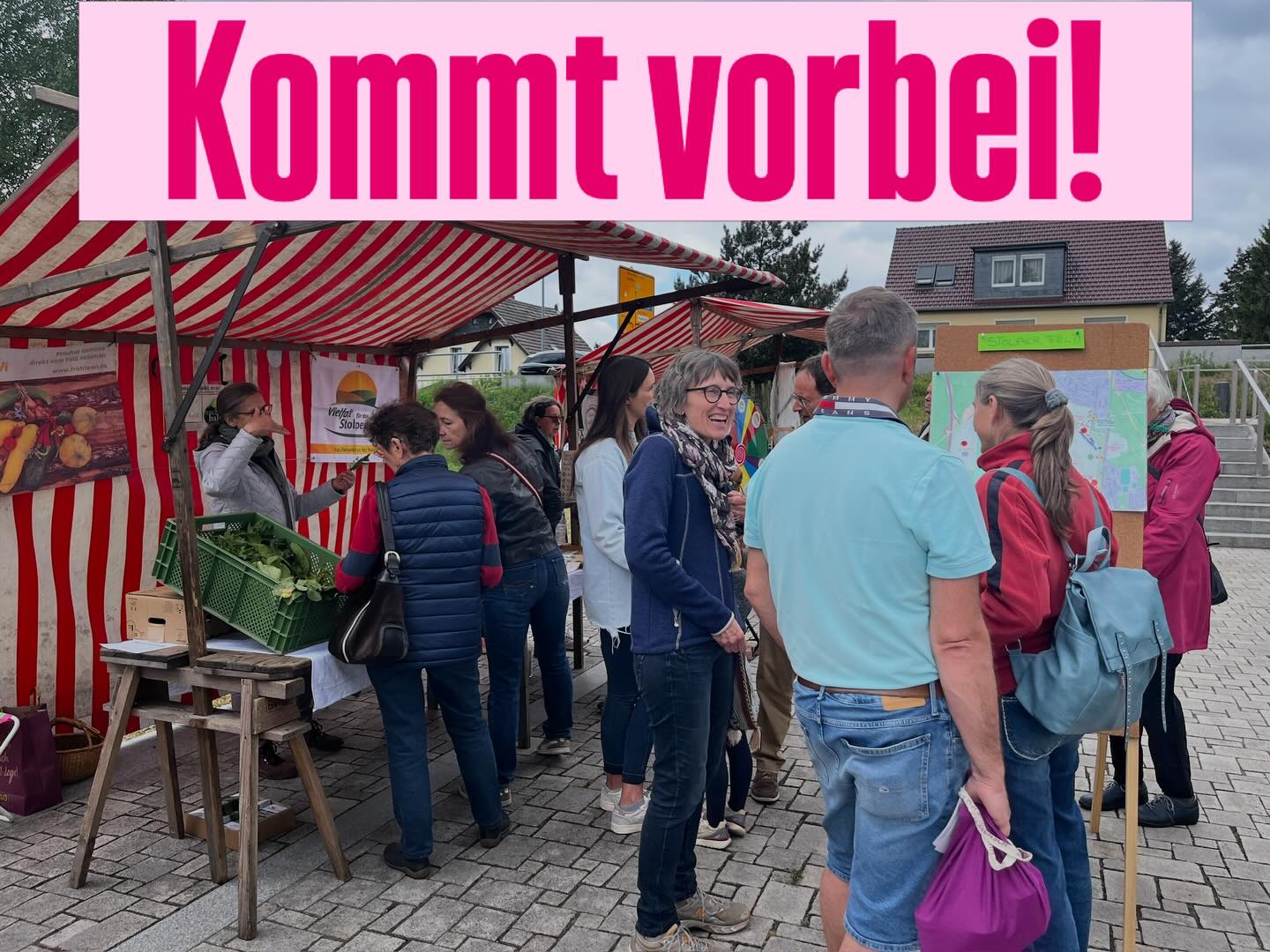 Am Samstag stehen wir von 11 bis 17 Uhr zusammen mit der Vielfalt für das Stolper Feld @stolperfeld auf dem bunten Markt Garten, Grünzeug und Gedöns in Hohen Neuendorf @hohen.neuendorf vor dem Rathaus. Wir freuen uns auf viele Besucher*innen, anregende Gespräche und neugierige Fragen.