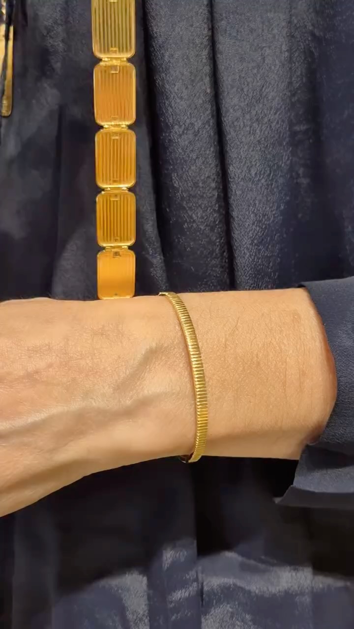 In love with our bolder Kion Motif bracelet.
Visit us at Voukourestiou 35, in the heart of Athens, and discover our jewellery collection in person. #fotinipsarouli #finejewelry #handmadejewelry #fotinipsaroulijewellery #bracelet