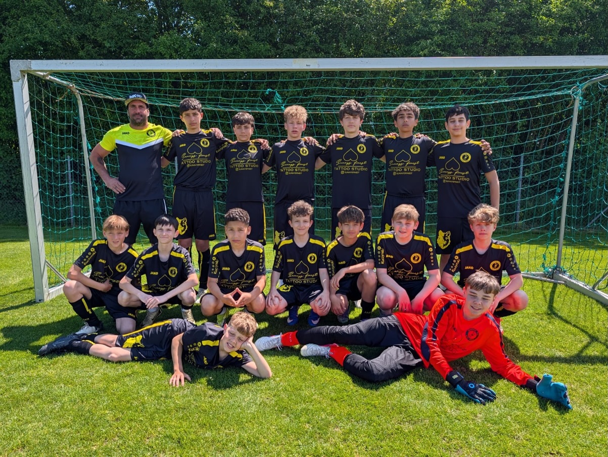 Unsere U13 A konnten heute beim Heimmatch wieder Punkten. Das Traumwetter und die super Stimmung haben ihnen zum Sieg verholfen.💪🏼🏆
#weiterso #sctisis #sieg