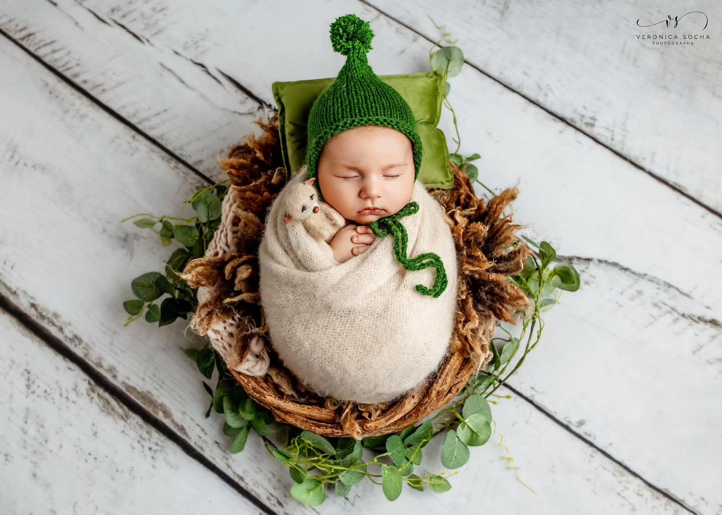 How perfect is he… 🥹
Those tiny lips.
That peaceful sleep.
And that little cuddle with his first best friend 🧸
This is exactly what I love most about newborn sessions —
creating something soft, natural and timeless, where your baby is the heart of every image 🤍
Every detail you see here is carefully styled…
🌿 earthy greens
🧺 cosy textures
🤍 gentle, baby-led posing
These early days go by faster than you can imagine…
One moment they fit perfectly in your hands…
and before you know it, they’ve already changed.
✨ That’s why newborn photography isn’t just photos — it’s preserving a moment you can never get back.
📍 Based in Swindon – specialising in fine art newborn photography
👶 Sessions ideally take place within the first 2–3 weeks
✨ Limited availability each month
📩 Message me to book your session or secure your due date
_________________________________________
https://www.veronicasphotography.com/contact
#SwindonPhotographer
#NewbornPhotographySwindon
#WiltshirePhotographer
#NewbornSession
#BabyPhotoshoot
SwindonMums
NewbornPhotographerUK
FineArtNewborn
BabyAntos
TimelessPhotography