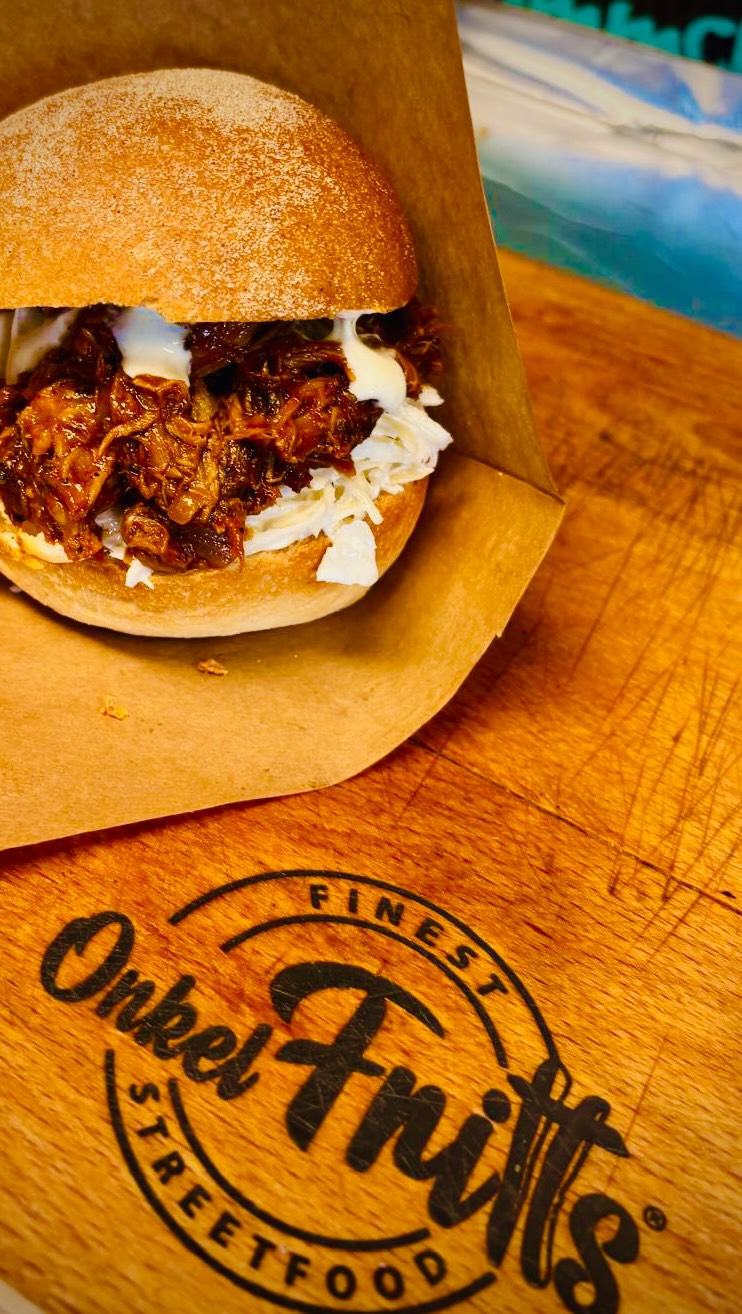 🚚❤️🔥 Voller Motivation, guter Laune und einem vollen Terminplan starten wir ins Foodtruck-Wochenende 🔥
Vielleicht sehen wir uns ja sogar auf dem ein oder anderen Catering 👀🍔✨
#Foodtruck
#Streetfood
#FoodtruckLove
#Catering
#FoodieGermany