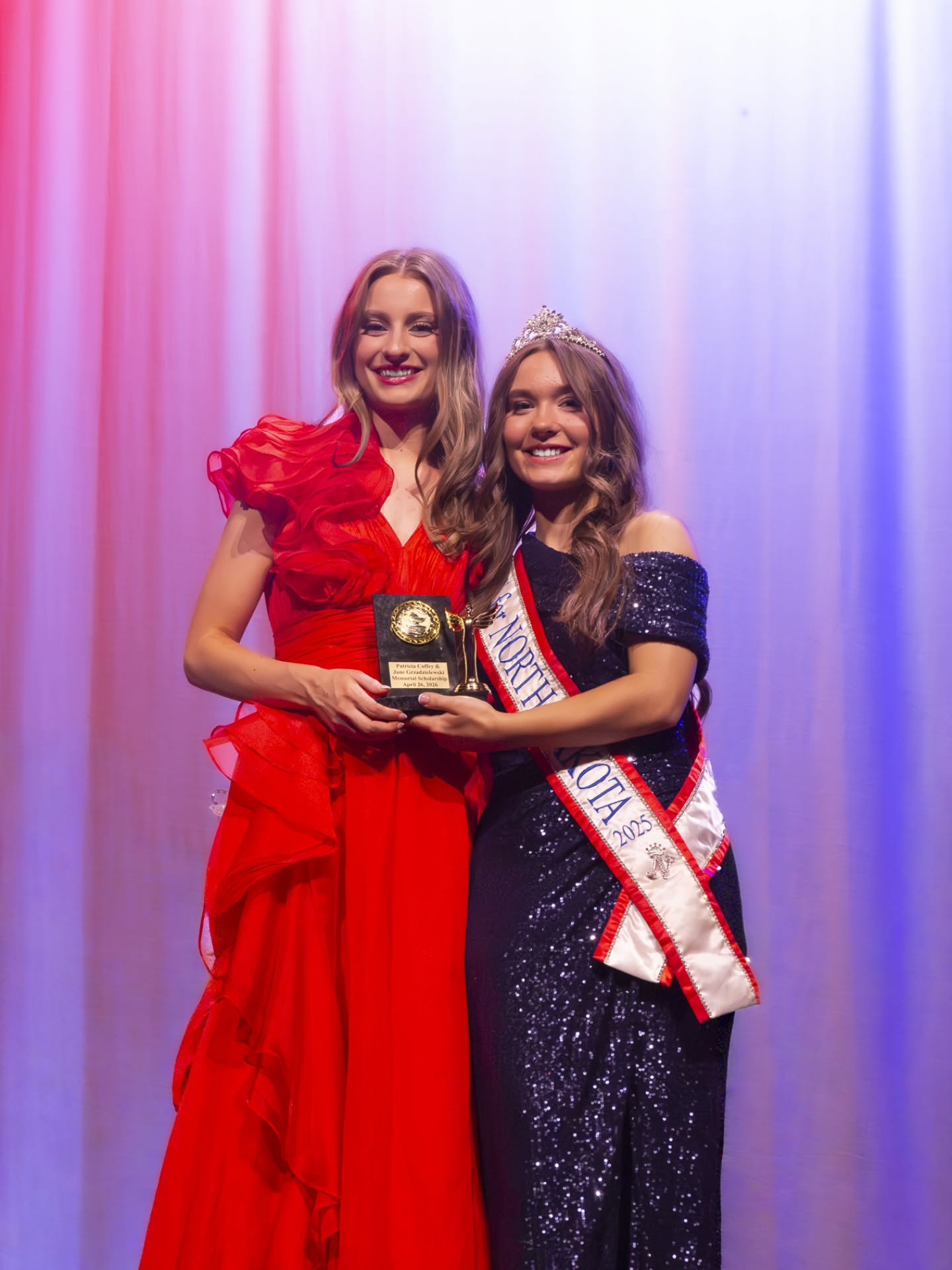 @aspenmarie_photography captured our award winners so beautifully!!
Congratulations again to the Patricia Coffey & Jane Grzadzielewski Memorial Scholarship Award Winner and the Directors' Choice Photogenic Winner π, Selah Petersen!
#Reading #Photogenic #WeAreFamily
#Forevermorley @selah.m.petersen