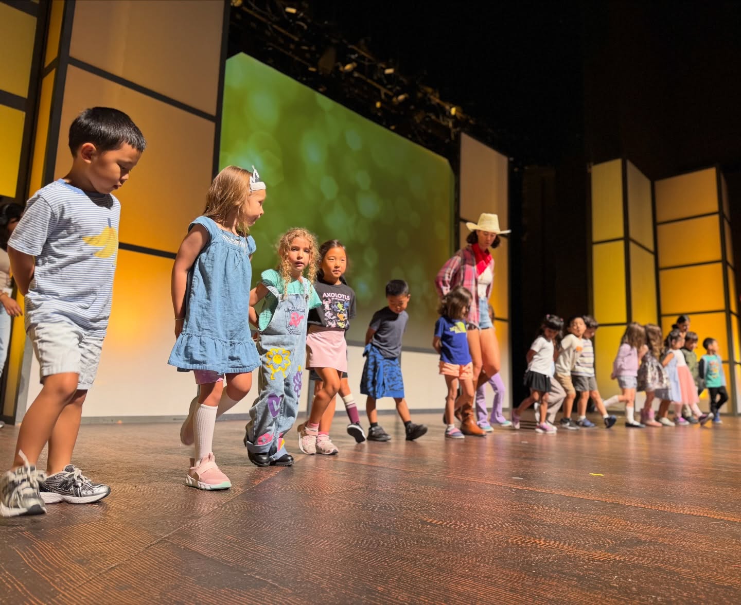 Summer Acting Camp 🎠Campers train in improv, scene work, stage combat, and more all leading up to an exciting final show where they take the stage and shine ✨
#actingcamp #performingarts #summercamp #theaterkids #losangeles