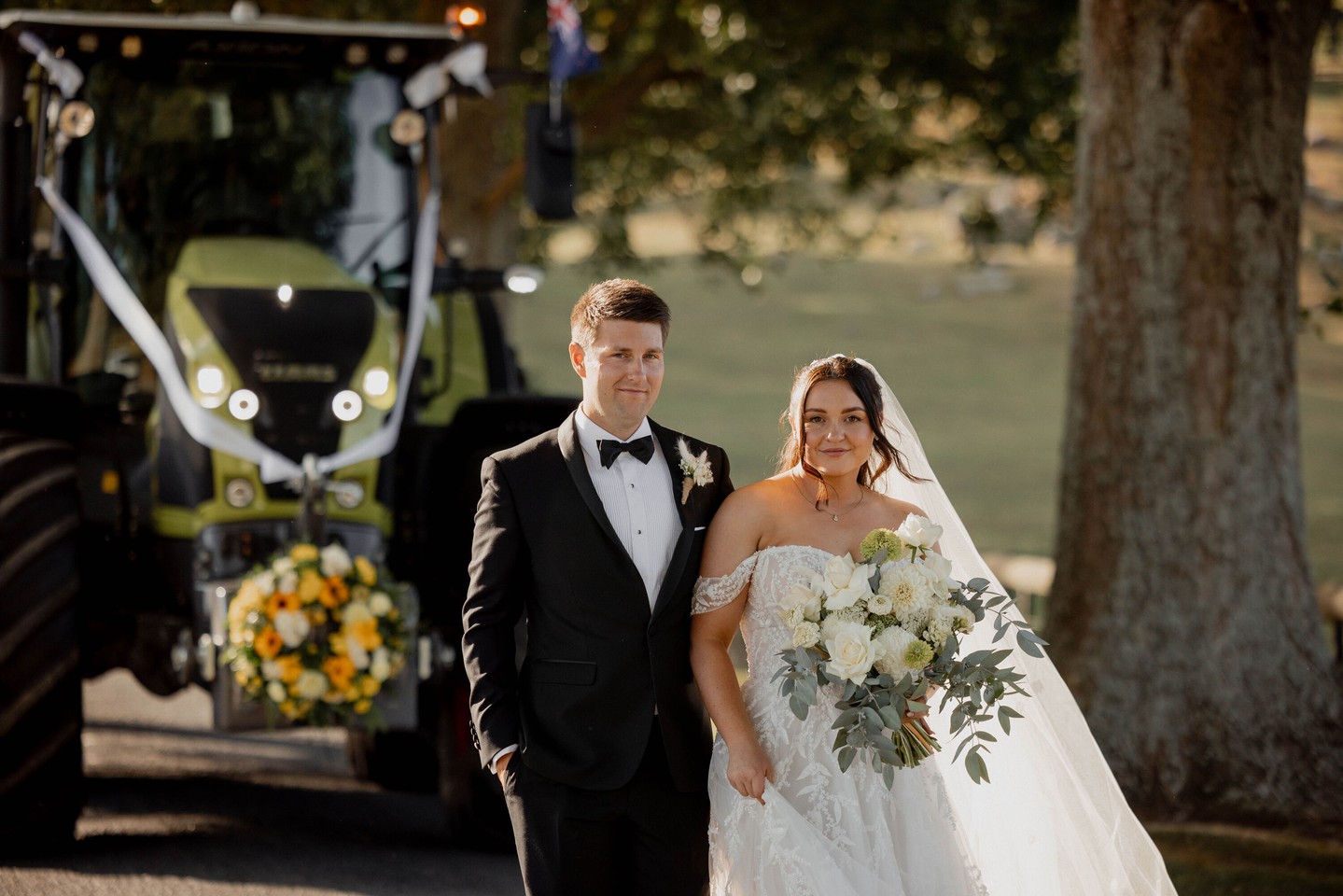 Glowing from every angle ✨ This beautiful bride chose a spray tan for a healthy, natural-looking glow on her big day.
Enhancing her skin tone, adding warmth, and creating a smooth, radiant base for makeup and photos.
It’s those subtle, skin-boosting touches that make all the difference.
Book your glow via the link in bio 🤎
#SprayTanRotorua #SprayTanArtist