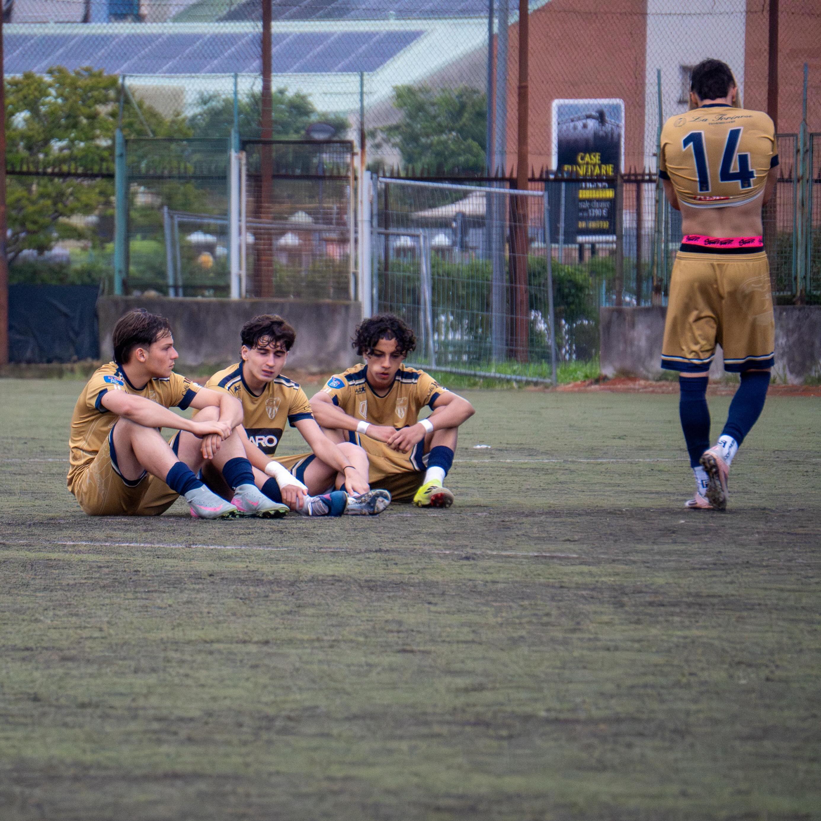 Rialzarsi, sempre! 🤍💙
#wearechisola #chisolayouth
