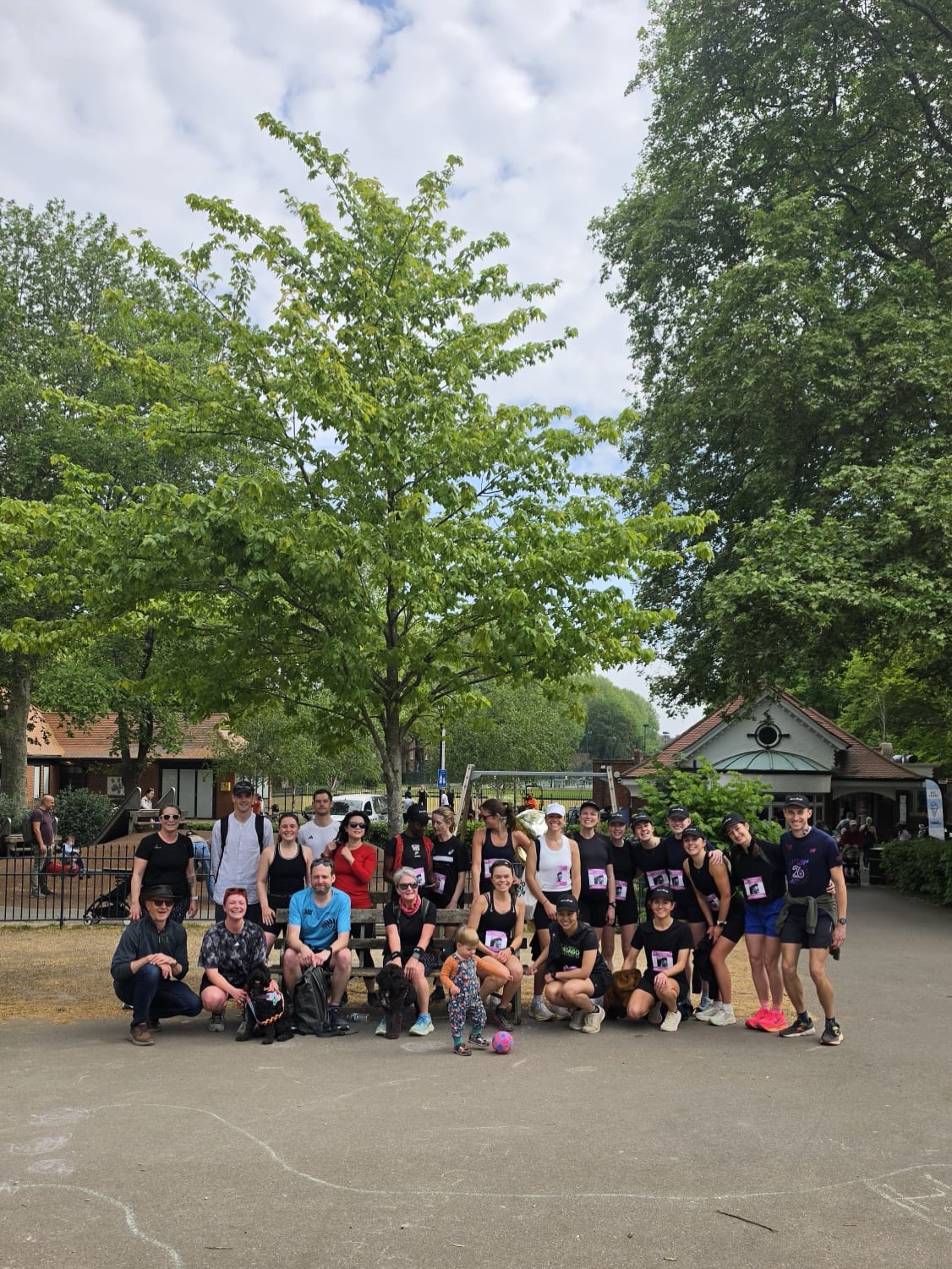 A fabulous morning at @fulhampalaceparkrun celebrating lovely @miaaggomez โRun for the Ringโ hen party parkrun! ๐ Also a big well done to @ktgow who is still wowing us by completing parkrun at 39 weeks pregnant ๐ช๐ป Finally, happy birthday to the one and only ChrisShaw! ๐ We love our Saturday mornings running and coffee-ing with friends ๐๐ปโโ๏ธ๐๐ฟ
.
#runningclub #socialrunning #parkrun #parkrunuk #runnershigh