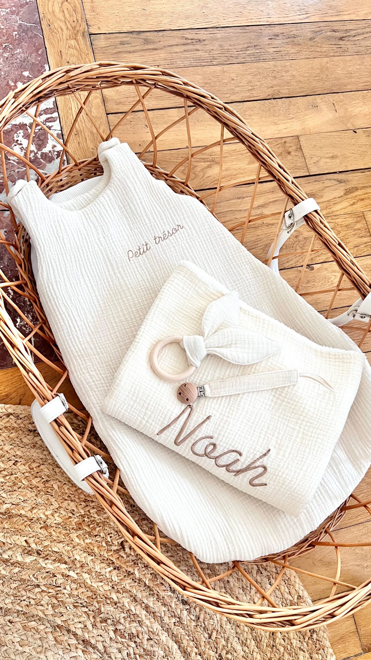 Une merveilleuse commande pour un petit Noah 🪿
Merci infiniment aux parents pour leurs confiance ❤️
Deux tissus, deux styles, lequel préférez vous? 🌸
#baby #mum #futurmaman #fyp #pourtoi