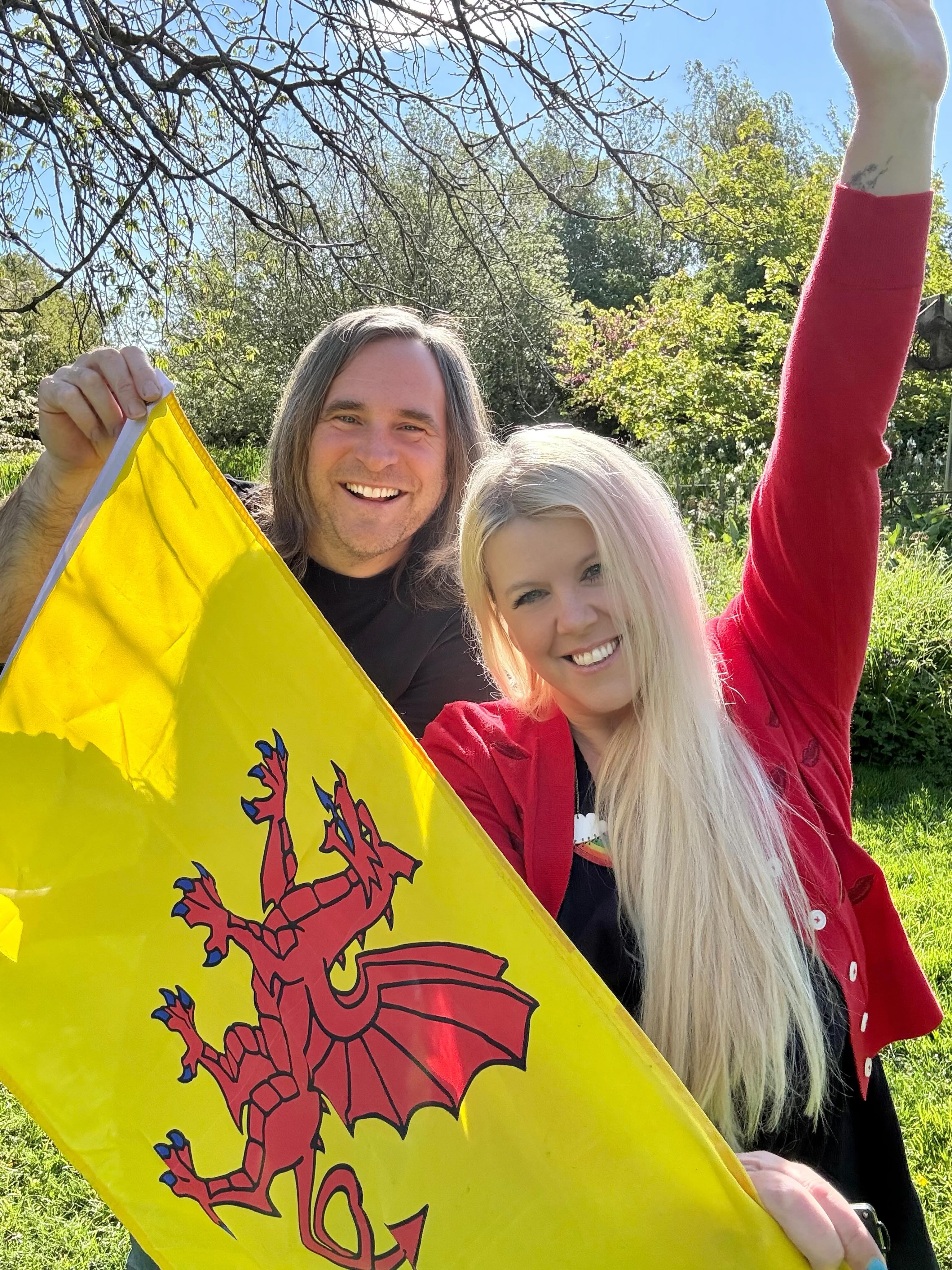 😊 Happy Somerset Day to everyone who lives in or loves this incredibly special county from afar. ❤️💛
For me, the day is usually an occasion to share more about the land through wonderful local photos. I’ve had to skip creating a new blog this year, but there are lots of fantastic old Somerset Day blogs on somersetcool.com. I’ll pop some links in my bio later if you fancy taking a virtual tour.
The sun is shining and we’re having a cuppa in the garden to start the day. Hope you have a fab one x ☀️
#somerset #somersetday #somersetcool #specialplaces #lovewhereyoulive