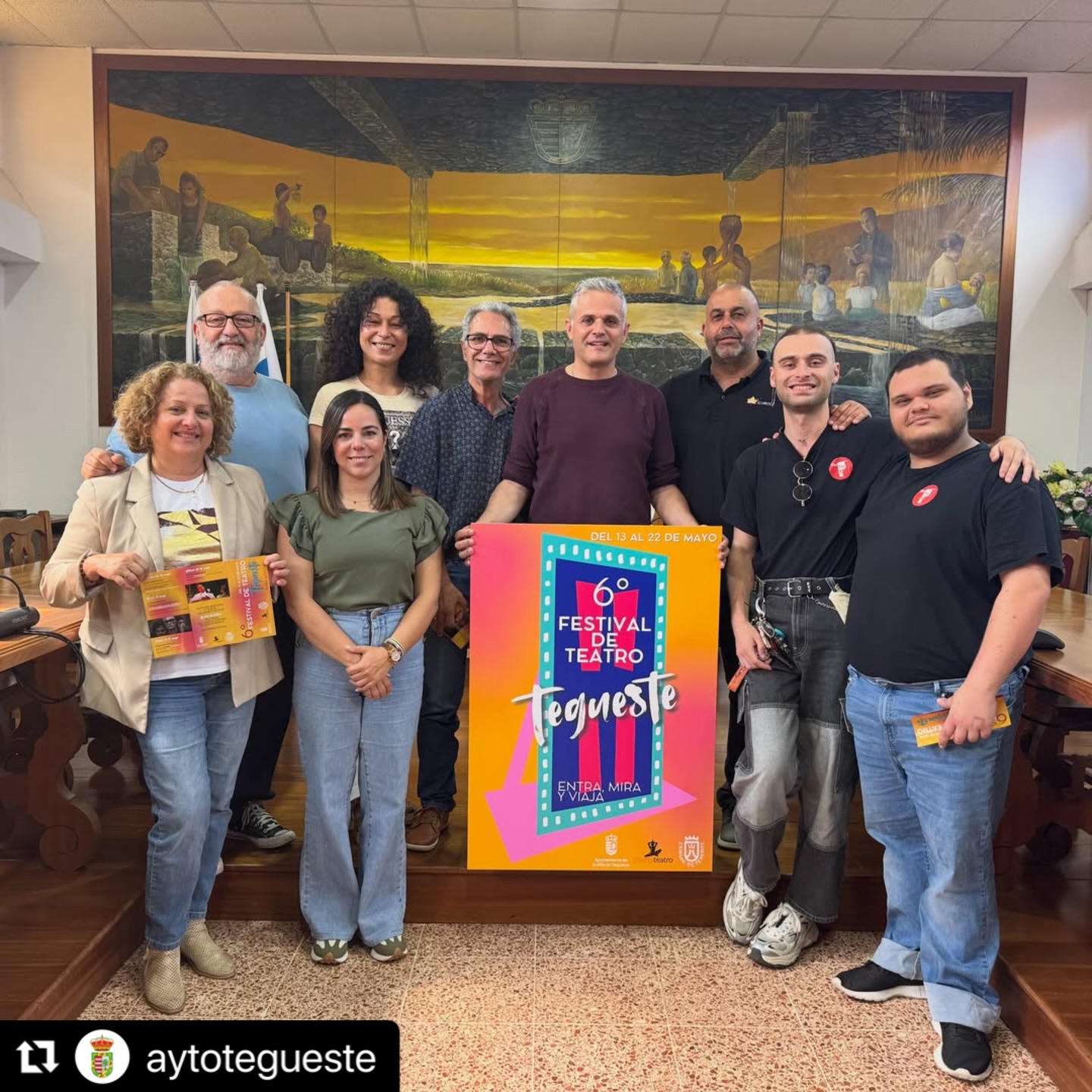 TEATRO 🎭
¡Felices de anunciarles que participaremos con nuestra obra «EN EL ESCENARIO DEL CRIMEN: UNA EXPERIENCIA SURREALISTA» dirigida a escolares del municipio de Tegueste.
Una propuesta artística inmersiva que invita a descubrir, imaginar y reflexionar a través del teatro y el surrealismo.
@aytotegueste
#Repost @aytotegueste with @use.repost
・・・
🎭 Tegueste presenta la VI edición del Festival de Teatro con una programación reforzada y mayor proyección cultural.
El Ayuntamiento de Tegueste ha presentado la VI edición del Festival de Teatro, que se celebrará del 13 al 22 de mayo de 2026, consolidándose como una cita cultural de referencia en el municipio.
Una programación que apuesta por la creación escénica, la participación ciudadana y la dinamización cultural del territorio, con nuevas propuestas, acciones formativas y una mayor implicación del tejido educativo y social.
El alcalde de Tegueste, Norberto Padilla, destacó durante la presentación que “este festival se ha convertido en un referente cultural en Tegueste, no solo por la calidad de su programación, sino por su capacidad para acercar el teatro a la ciudadanía y generar nuevos espacios de encuentro en nuestro municipio”. Asimismo, añadió que “se trata de un proyecto que implica a compañías profesionales, a la comunidad educativa y a nuestros colectivos locales, fortaleciendo el vínculo entre cultura y territorio”.
La programación contará con compañías profesionales del Archipiélago, Teatro Menta y la Escuela Municipal de Teatro, además de funciones escolares, actividades paralelas, una ruta teatralizada y un curso universitario de la ULL.
📍 Casco histórico de Tegueste y Teatro Príncipe Felipe.
🎟️ Entrada libre hasta completar aforo (reserva previa: 922 31 61 36).
Un festival que sigue creciendo y acercando el teatro a todos los rincones del municipio. 🎬✨
#Tegueste #FestivalDeTeatro #Cultura #TeatroCanario AyuntamientodeTegueste