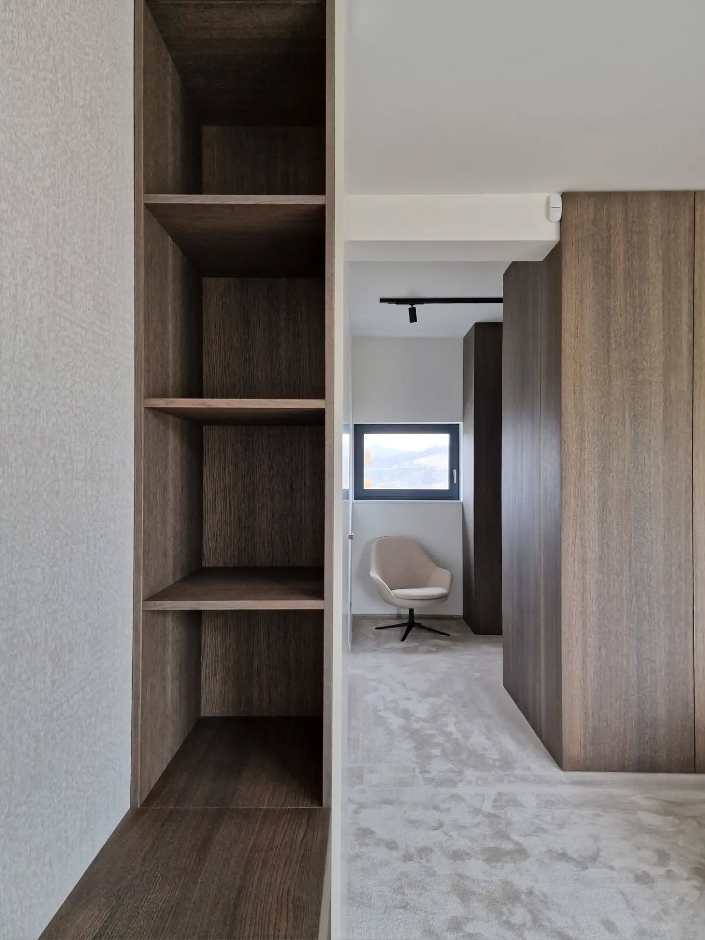 #bedroomideas #spalna #bedroom #toaletnystolik #hulimanstolarstvo
@zuhu.sk