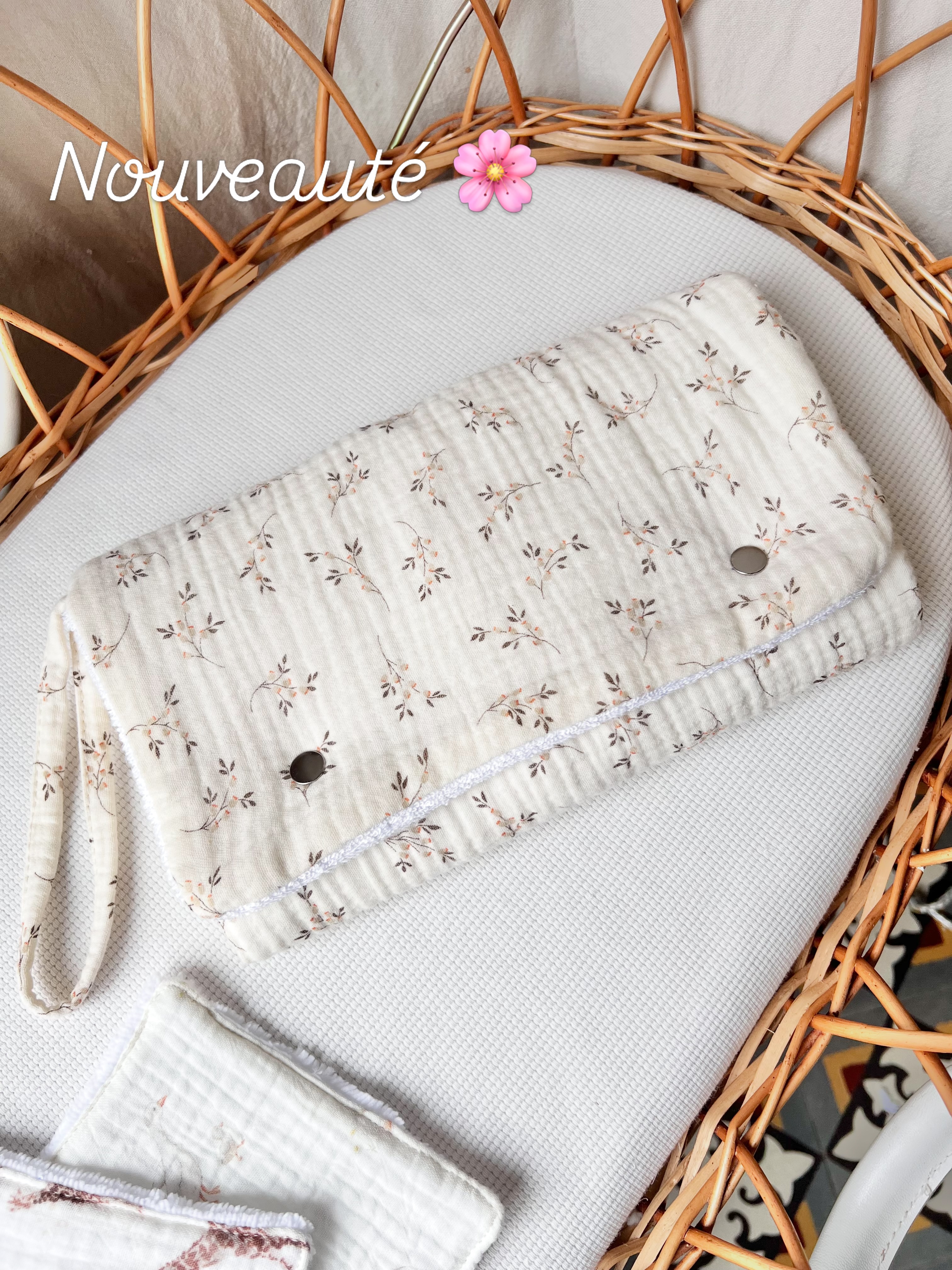 🌸Alerte Nouveautés🌸
À l’approche des vacances et du beau temps découvrez ces 2 indispensables pour des sorties réussies avec bébé 🪿
Le tapis à langer nomade ainsi que le range couches avec 4 nouveaux tissus 🌿
Lequel est votre préféré ? 🤍
#baby #mum #fyp #pourtoi #pregnant