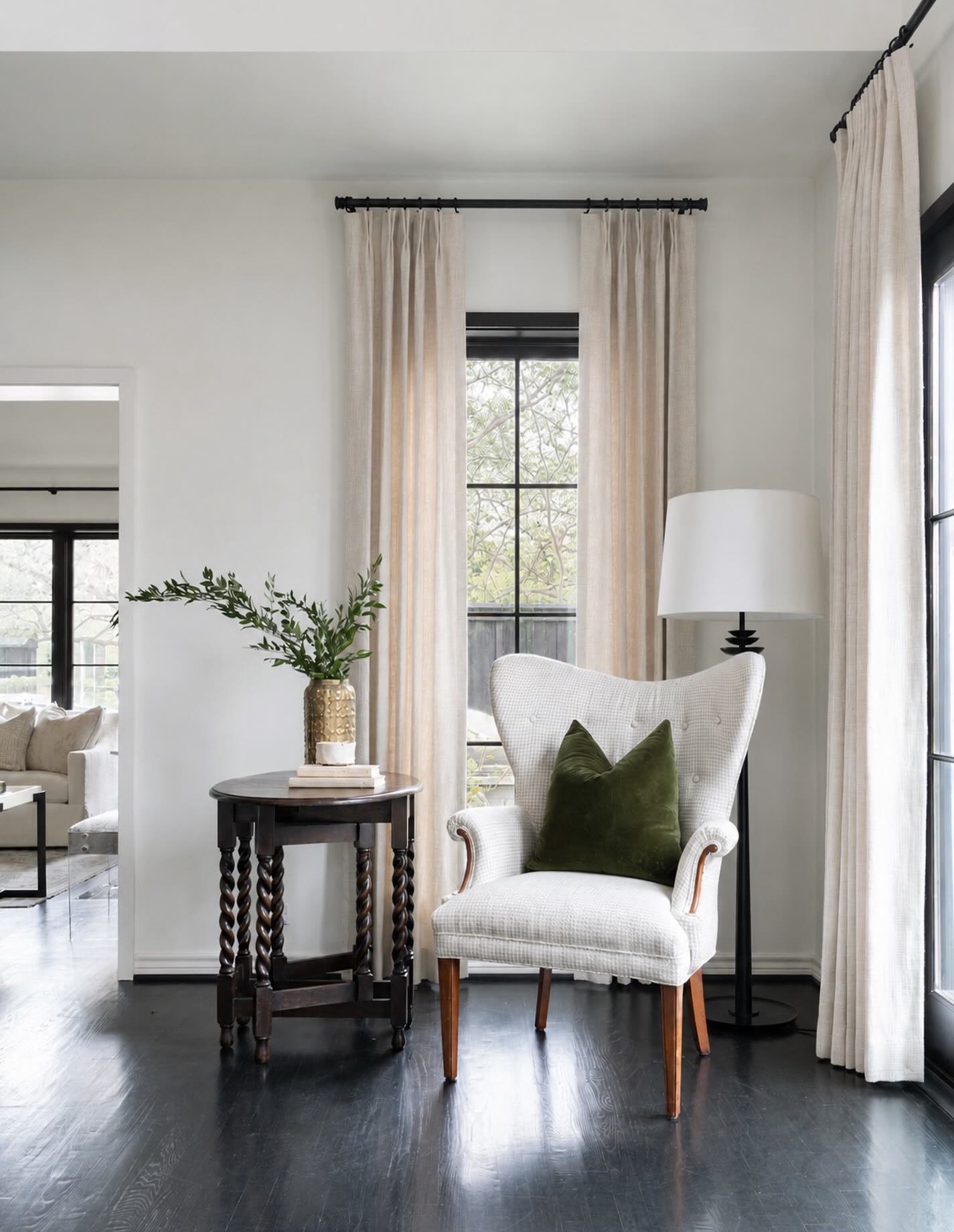 Soft neutrals, warm wood, & a touch of green make this the perfect spot to unwind. 🪴