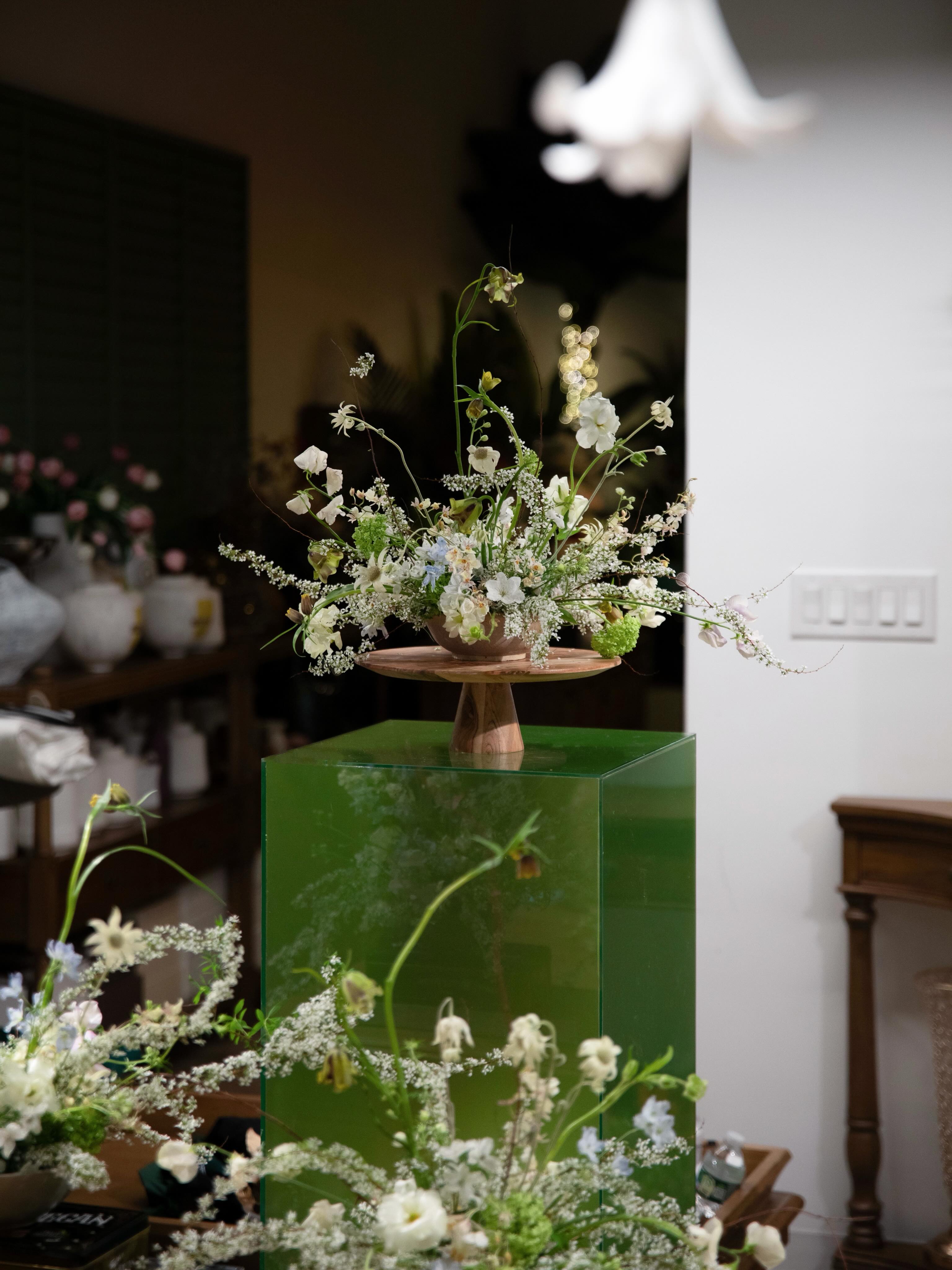 A spring floral class at the studio.
Bruce filled the room with crabapple blossoms, branch by branch, until the whole space felt like an orchard in bloom. Dancing orchids, flannel flowers, snow willow, and fritillaria followed in turn, each finding its own quiet place at the table.
We shared stories over tea. Part lesson, part gathering, part afternoon spent simply being among flowers.
Grateful to Da Vinci Florist of Long Island for making this possible, and for bringing new friends into the field.
Photos by Neo.
#FloralandNewYork #FloralandWeddings #SpringFlorals #FloralDesign #FloralWorkshop