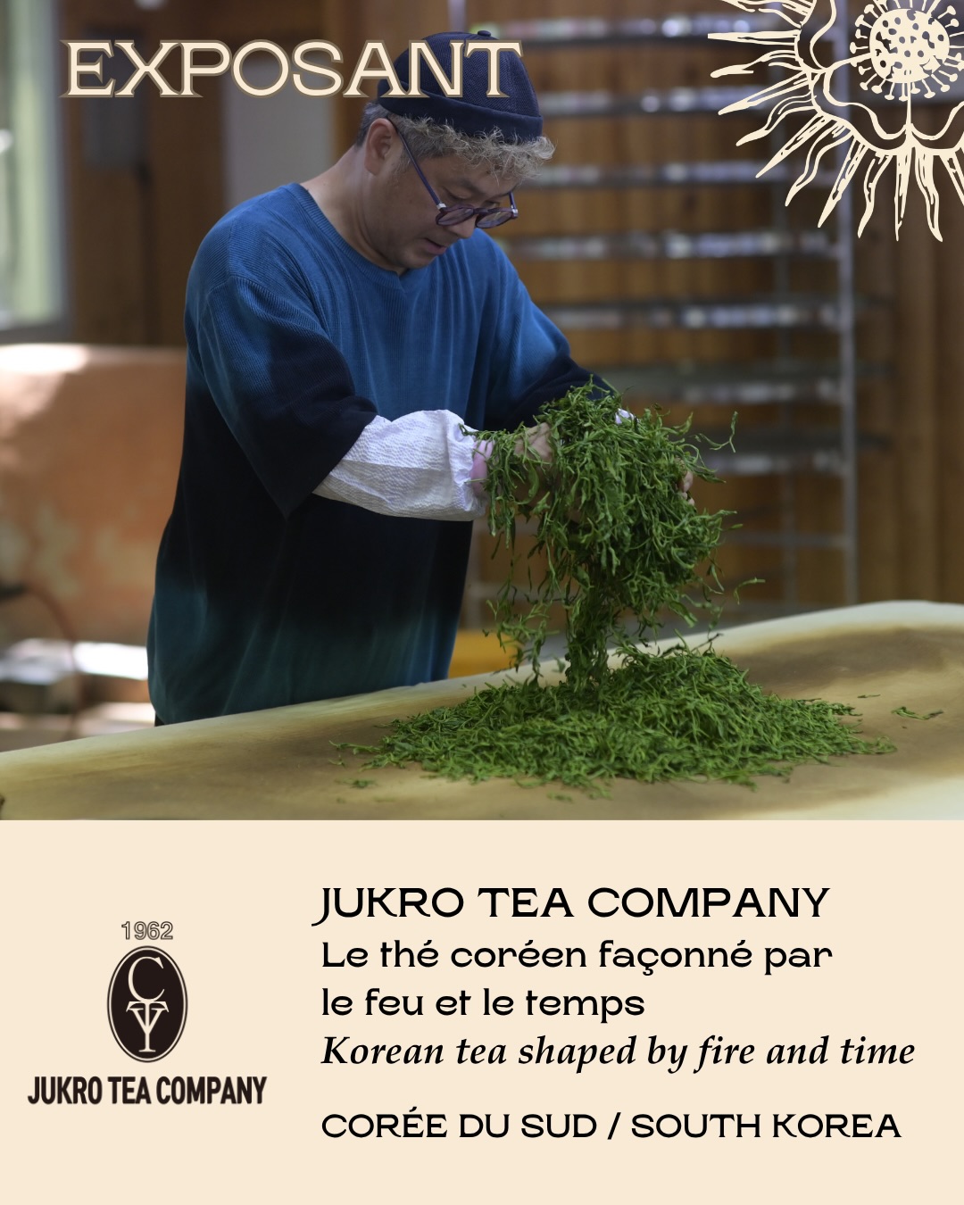 đ«đ·âš NOUVEL EXPOSANT â JUKRO TEA âšâšđHadong, CorĂ©e du Sud
Le thĂ© corĂ©en façonnĂ© par le feu et le temps.âšMaison traditionnelle situĂ©e Ă Hadong, au pied du mont Jirisan, JUKRO TEA porte lâhĂ©ritage dâune rĂ©gion considĂ©rĂ©e comme lâun des berceaux historiques du thĂ© en CorĂ©e.
đ Depuis trois gĂ©nĂ©rations, la famille Cho perpĂ©tue la mĂ©thode ancestrale du Deokkeum, un thĂ© torrĂ©fiĂ© Ă la main, sans vapeur, oĂč la feuille se rĂ©vĂšle par le feu, le geste et la patience. Une transmission rare, enracinĂ©e dans un terroir de montagne et une culture vivante.
đ± ThĂ© vert, thĂ© noir, matcha artisanal : les thĂ©s JUKRO expriment la profondeur de Hadong, entre savoir-faire familial, nature prĂ©servĂ©e et mĂ©moire artisanale. Une rencontre avec un thĂ© corĂ©en dâĂąme et de caractĂšre, Ă dĂ©couvrir le dimanche 14 juin Ă la Maison Internationale.
đŹđ§âš NEW EXHIBITOR â JUKRO TEA âšâšđHadong, South Korea
Korean tea shaped by fire and time.âšA traditional tea house from Hadong, at the foot of Jirisan Mountain, JUKRO TEA carries the legacy of one of Koreaâs historic tea regions.
đ For three generations, the Cho family has preserved the ancestral Deokkeum method: hand pan-fired tea, made without steaming, where each leaf is shaped by fire, gesture, and patience. A rare transmission rooted in mountain terroir and living culture.
đ± Green tea, black tea, artisanal matcha: JUKRO teas express the depth of Hadong, between family craftsmanship, preserved nature, and cultural heritage. A soulful Korean tea experience to discover on Sunday, June 14 at the Maison Internationale.
đ Paris Tea Festival âšâšđ 14 juin 2026 10h-19hâšđ Maison InternationaleâšLa Grande Rencontre (65 exposants, 25 confĂ©rences, tables rondes et les plus grands noms du thĂ© Ă Paris)đ Billetterie disponible
#ptfouiouiouiđ„ #ParisTeaFestival #jukrotea