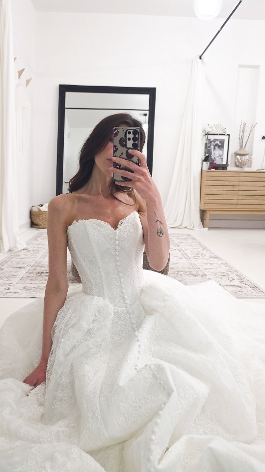 If you've been saving @mwlbride dresses...this is your moment.
Our MWL trunk show is only here at Elizabeth Kate Bridal for one more week and for a limited time we have a bigger collection than usual, including styles you can't normally try with us.
And when you find the one during your appointment, you'll receive a veil worth up to £250 on us!
It's one of those rare opportunities where everything just lines up.... more dresses, more choice, and a little extra something to make saying yes even more special.
We'd love to welcome you and help you find your dream MWL wedding dress.
To secure your appointment, head over to our website now.
📱www.elizabethkatebridal.co.uk
📞01724 645 058
📧hello@elizabethkatebridal.co.uk
📍128 High Street Crowle DN17 4DR
#Mwl #Mwlbride #bridalevent #bridaltrunkshow #MWLGates