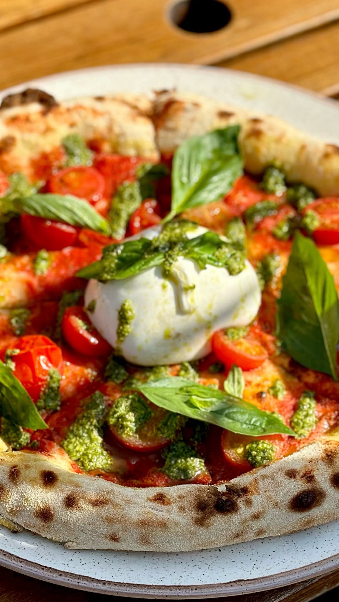 Can’t choose? Get both. 🍕🍕
2 for 1 pizza deal every day 8.30pm onwards 👀🙌🏼
#bistro66beeston #nottinghamfood #nottinghamrestaurant #pizza #nottinghampizza