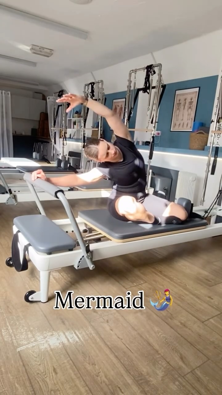 Mermaid 🧜
If I only get a few minutes to move I will always ensure I get a Mermaid 🧜 stretch in.
It allows the spine to move in all directions as well as opening the hip and mobilising the shoulders, all of which I need!
There are several variations from the original Mermaid, this is my favourite but what would you suggest I try next?
#pilates #reformer #eversley