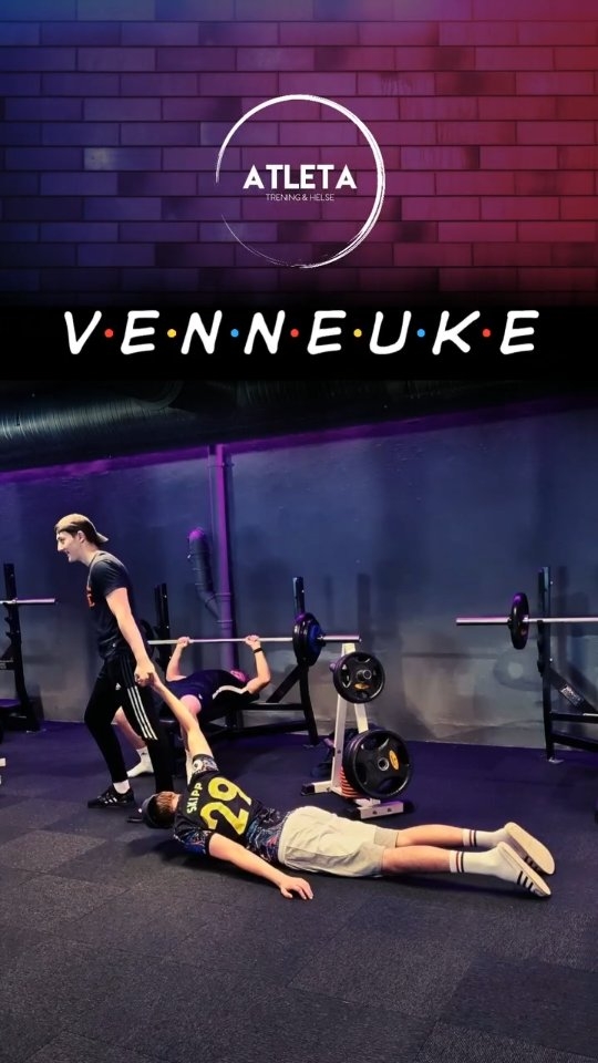 ⭐️VENNEUKE PÅ ATLETA!⭐️
Er du medlem hos oss får du ta med deg en heldig venn eller flere på trening helt gratis! Dette tilbudet gjelder fra og med 08.05.26 til og med 15.05.26😊
➡️ Venner som vil trene i venneuken SKAL registrere seg på "Venneuke" via vår nettside www.atleta.no
➡️ Når registreringen er fullført, vil vennen motta en sms med bekreftelse på registreringen.
➡️ Medlemmer som tar med en venn har ansvar for å se til at våre trivselsregler og renholdsanbefalinger blir fulgt.
➡️ Det er forbudt for medlemmer på Atleta å slippe inn andre. Alle som skal trene på Atleta, også de som benytter seg av Venneuken, skal individuelt registrere seg i rundellen for å komme inn på senteret.
➡️ Aldersgrensene gjelder her også; er du mellom 11- 15 år, må du ha en av dine foresatte tilstede.
➡️ Hvis venner ønsker å trene utenom venneuken, må de enten melde seg inn eller betale drop- in pr gang de trener.
🌟 For de som med én gang setter sin elsk på senteret vårt, så har vi superenkel online innmelding!
Vennligst kontakt oss på Atletas messenger om du skulle få problemer med å registrere deg eller å sjekke inn når du ankommer treningssenteret😊
⚠️ Atleta er videoovervåket til enhver tid. Hærverk, stjeling, sniking og uaktsomhet kommer på film.
•
•
•
#surnadal #rindal #atletatreningoghelse #treningsglede #venneuke