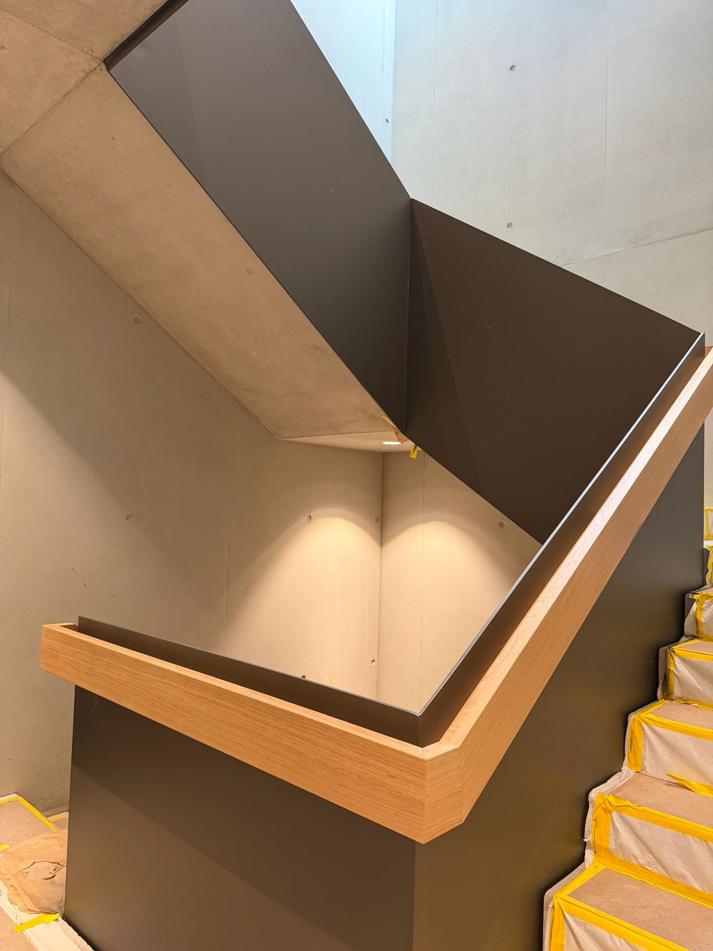 2 cages d’escalier en finition IGP avec masticage des soudures pour le Canton du Valais.
Notre société Electro Painters intervient dans toute la #suisse 🇨🇭 sans aucune majoration de tarif et uniquement avec notre procédé 💯 électrostatique.
#peintureelectrostatique #precision #valais