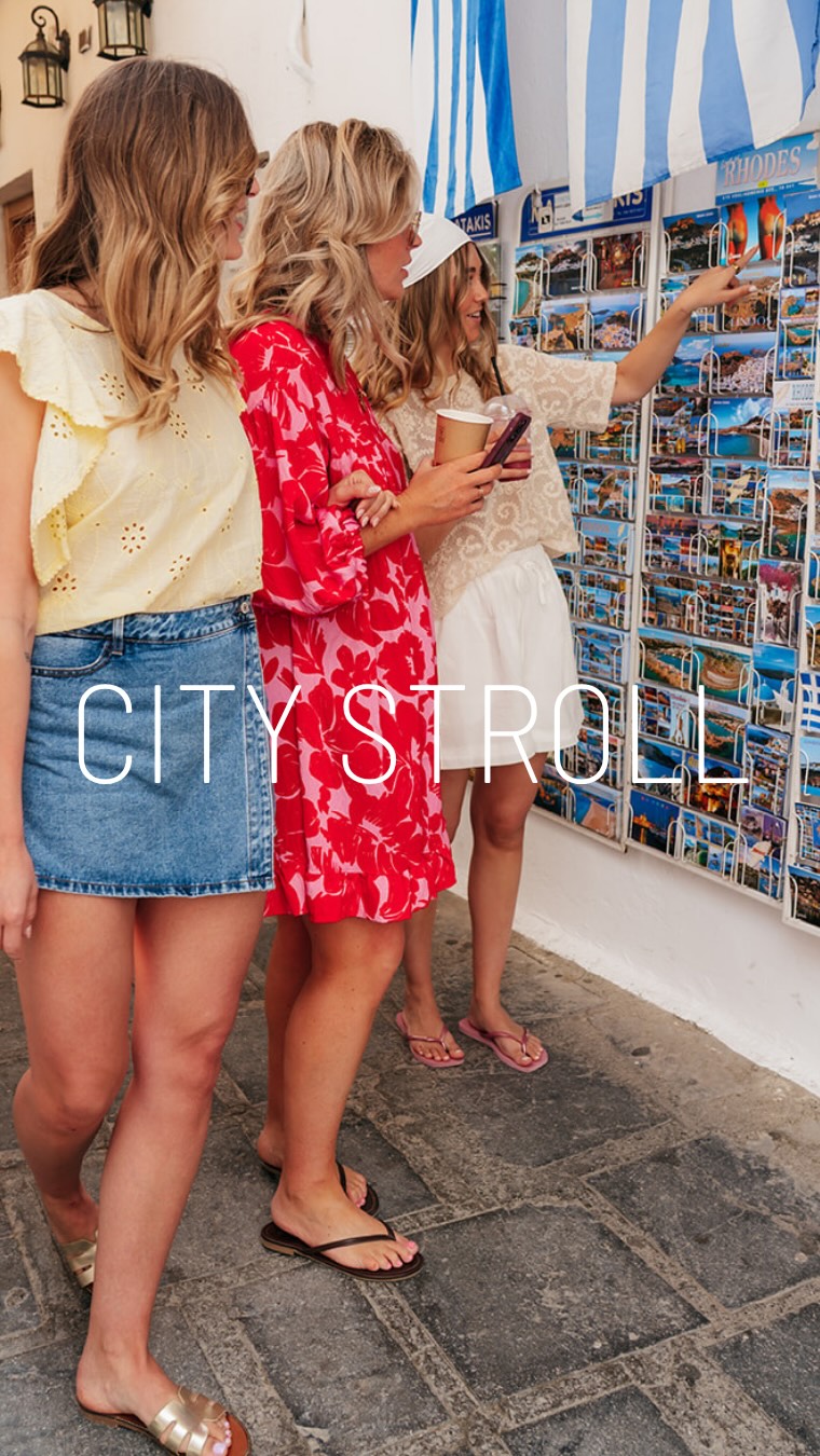 CITY STROLL ✨New items online! Ontdek alle outfits die we in Lindos stad geshoot hebben.
www.juliabybb.com
#juliabybb #lindos #webshop #newcollection #ootd