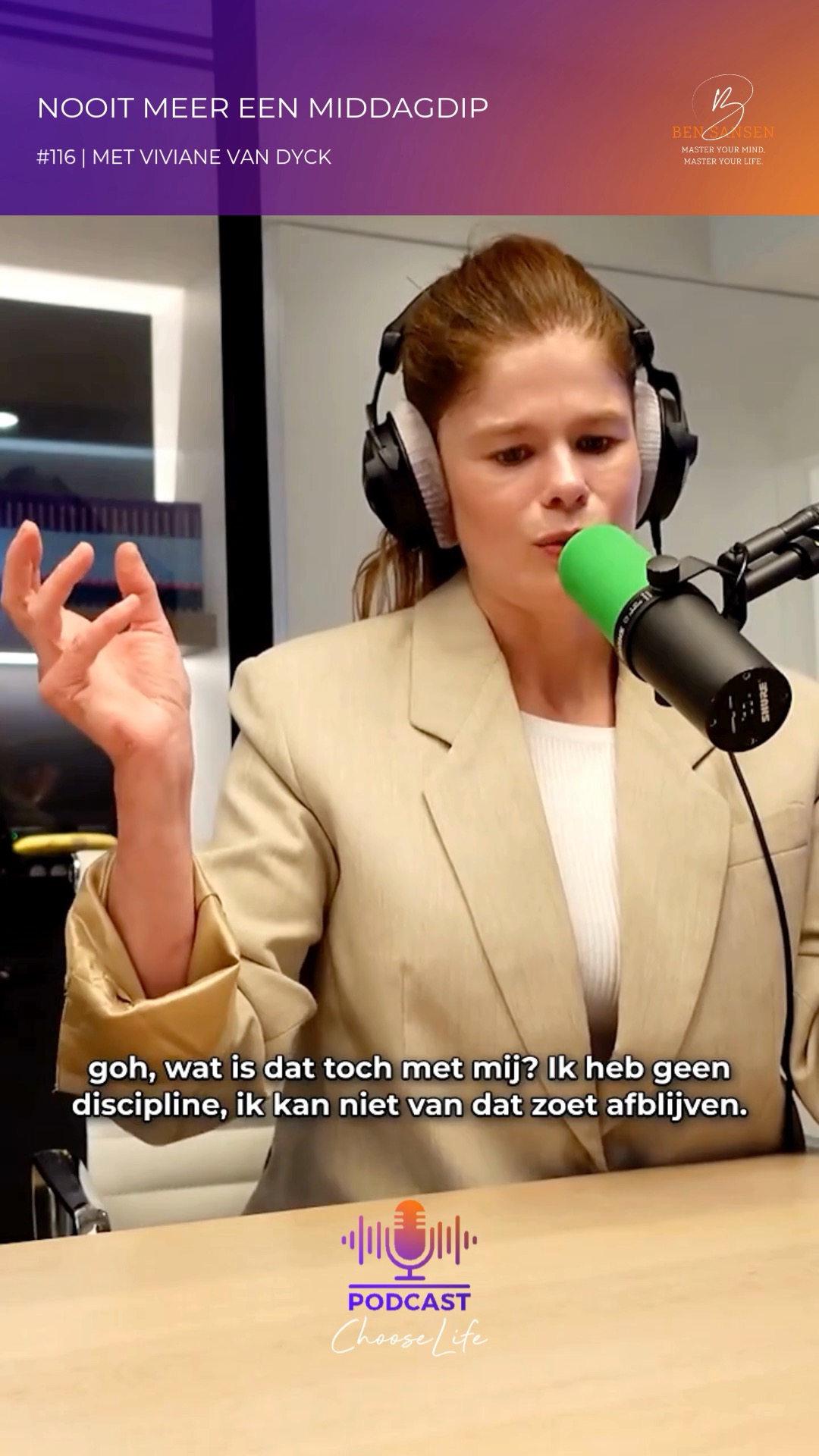 Misschien ligt het niet aan je discipline.
Misschien zoekt je lichaam gewoon naar evenwicht.
Veel zoet, veel zout, veel kaas, veel vlees, veel snelle prikkels…
Het ene uiterste roept vaak het andere op.
En zo blijf je heen en weer bewegen tussen cravings, schuldgevoel en opnieuw toegeven.
Maar wanneer je lichaam meer in balans komt, wordt kiezen rustiger.
Dan roept die chocolade of snack niet meer telkens je naam.
Niet omdat je sterker moet worden.
Maar omdat je lichaam minder hoeft te compenseren.
Wat ga jij vandaag nog doen om je innerlijke Yin-Yang in balans te houden? ⬇️💬
#chooselife #bensansen #vivianevandyck #gezondheid #voeding #cravings #bewustleven #zelfzorg #energie #podcast
@vivianevandyck