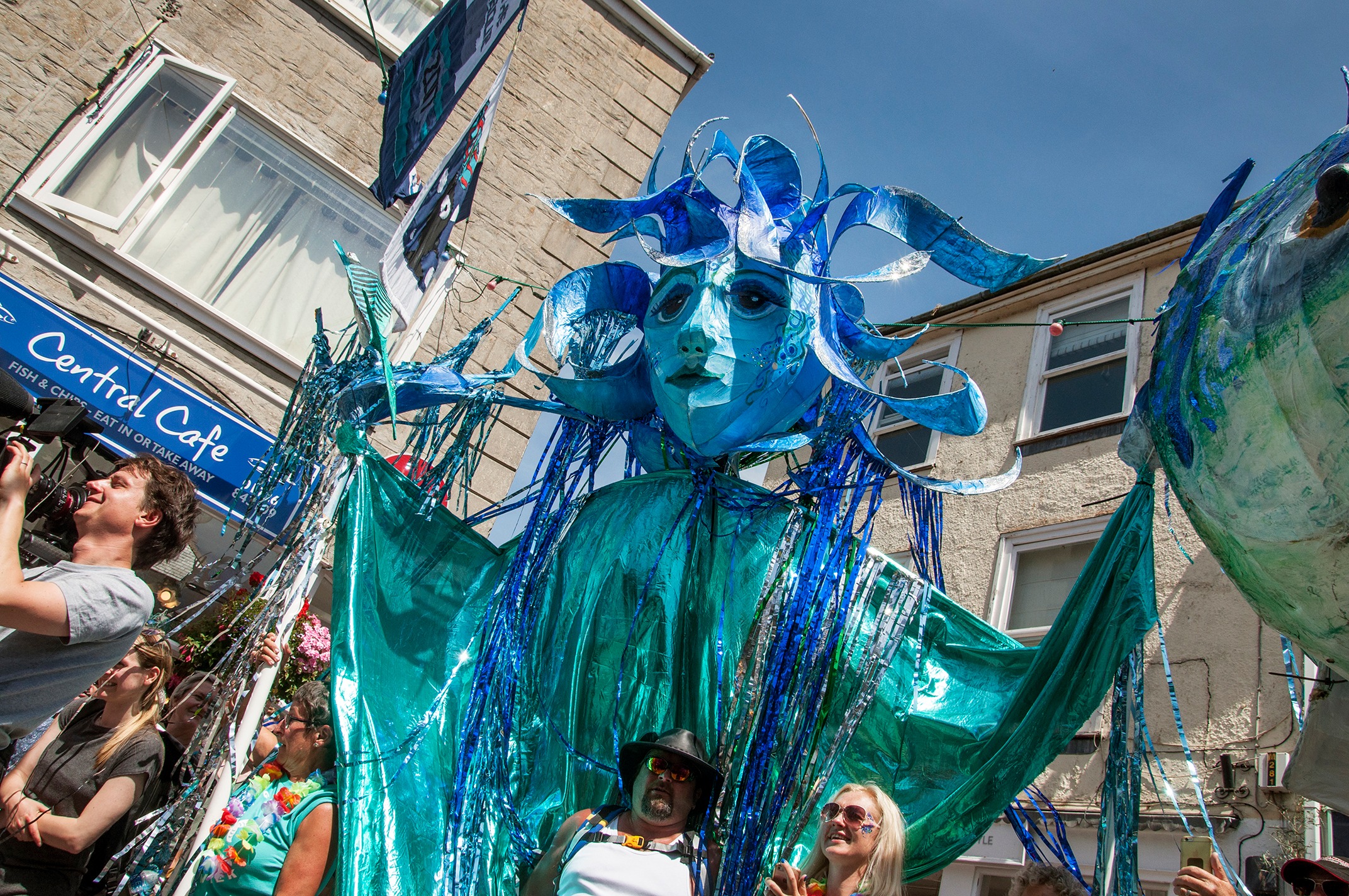 Throwback to 2018 and our amazing Morwenna being paraded through the town as part of the Fish Parade - a riot of colour and samaba beats that is not to be missed!
Photo: Sal M
#ThrowbackThursday
#MevaFeastWeek
#CornwallLife