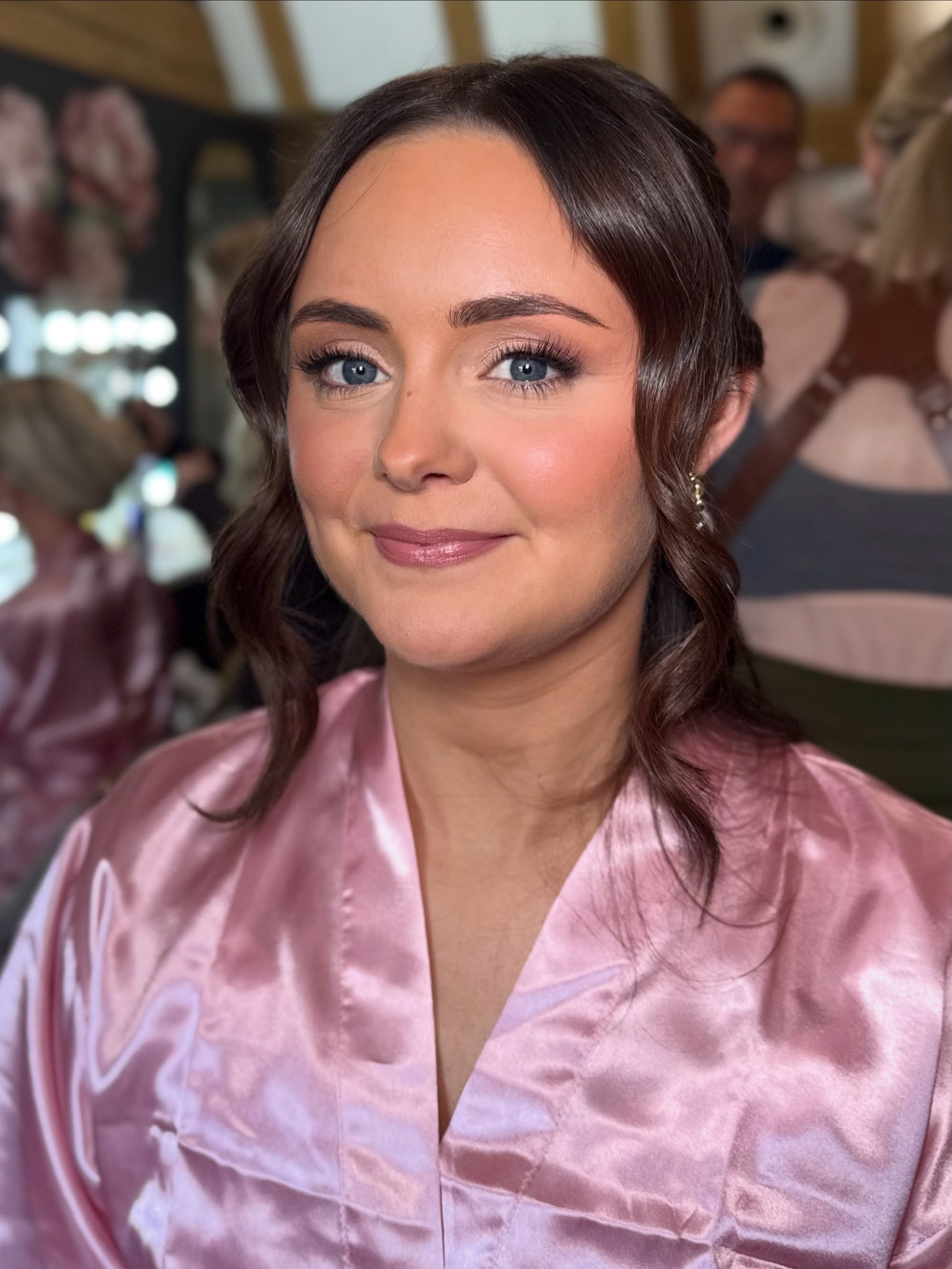 Jasmine🎀🌸🫧🫶🏻
Pink hues makes for the softest of glams! I love nothing more than cluster lashes - the perfect way to create a custom made to fit your eyes lash! How fluffy and lovely do these look?!
Such a fabulous morning getting glam✨
At the beautiful @theoldkentbarn 🩷 I am so honoured to be a recommended supplier here and have so many more beautiful brides to be here🫶🏻
Hair: @headinthecloudshair ☁️
Using mostly @charlottetilbury for that pillow talk vibe🎀