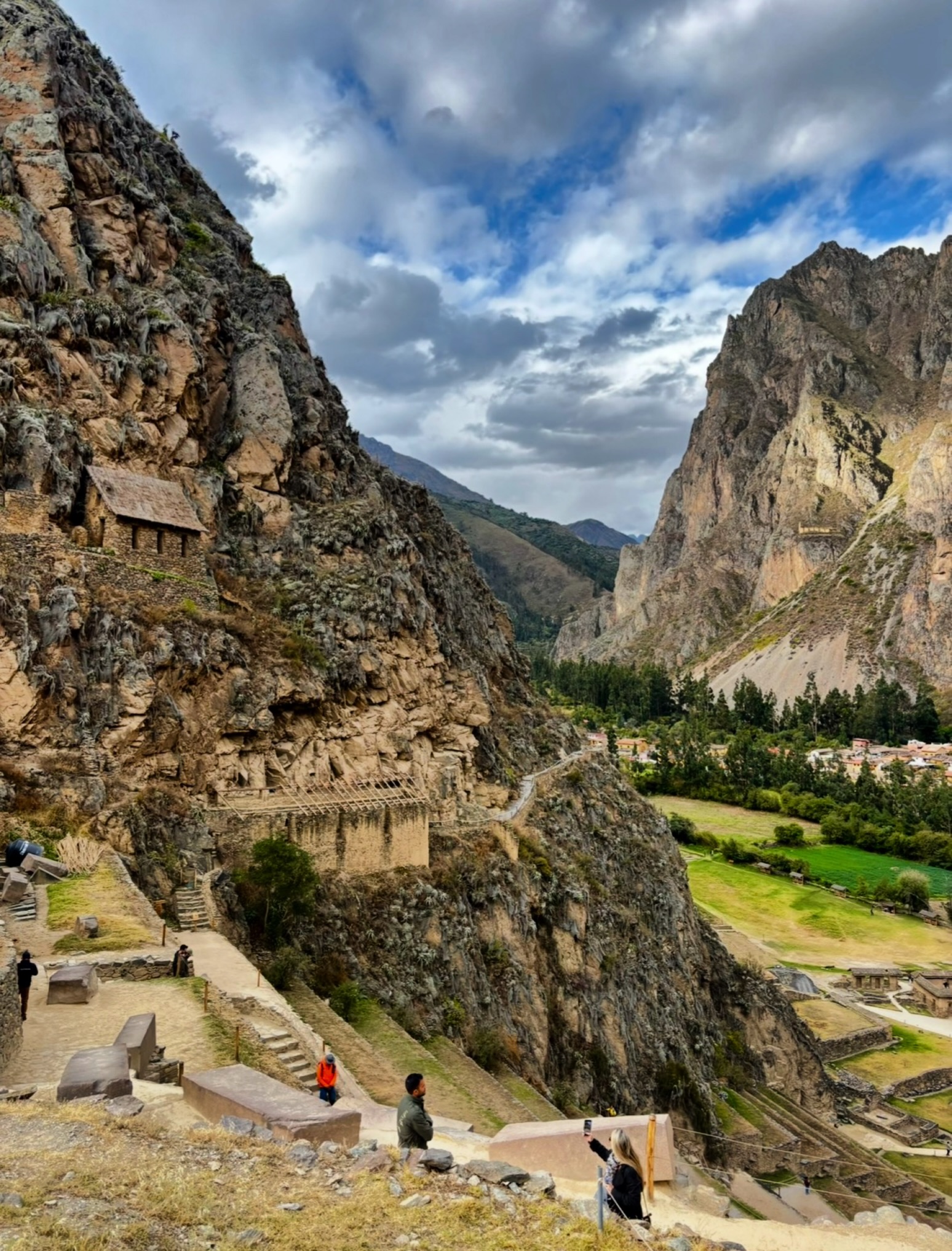 Cloudy skies, ancient stones, and views we’ll never forget ☁️⛰️ Ollantaytambo was one of the most breathtaking places we visited in Peru 🇵🇪✨
#PeruAdventures #OllantaytamboRuins #SacredValley #TravelPeru #travelling