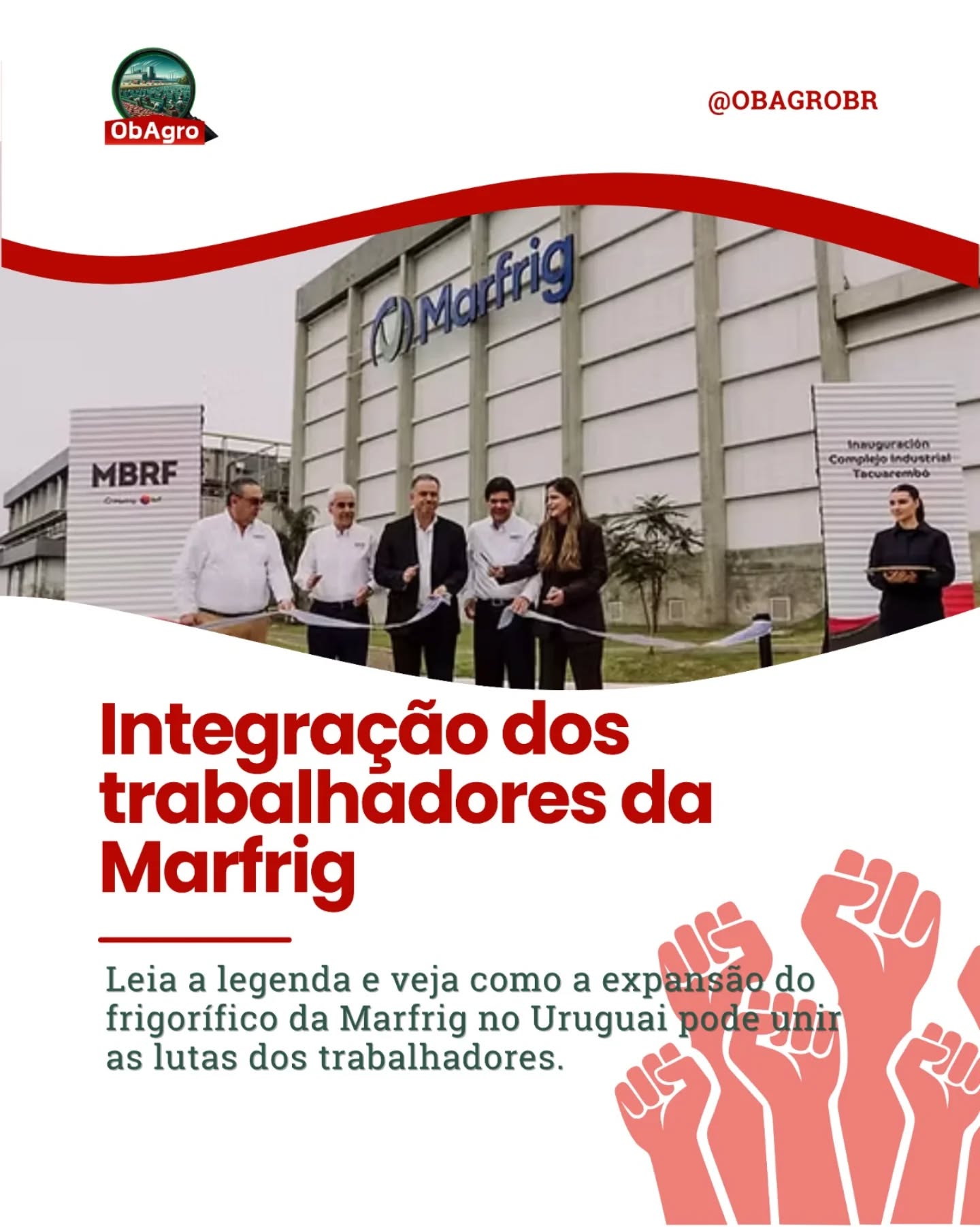 A foto acima mostra executivos da Marfrig (Brasil e Uruguai) com o presidente uruguaio, Yamandú Orsi, na expansão de um frigorífico de abate da MBRF. A foto é icônica pois mostra o avanço do modelo industrial de produção no setor de proteínas.
Com investimento de cerca de US$ 70 milhões, a empresa ampliou sua capacidade produtiva, aumentando o volume de abate e a produção de alimentos industrializados voltados ao mercado internacional.
Esse tipo de expansão faz parte de uma estratégia baseada em escala, eficiência e aumento da produtividade.
Mas esse movimento levanta uma questão importante: como esse modelo impacta o trabalho?
A ampliação da produção geralmente vem acompanhada de intensificação do ritmo, reorganização das atividades e maior pressão por resultados.
Com esse olhar, sindicalistas brasileiros irão articular, através da Coordenação Nacional de Trabalhadores da Carne da REL-UITA, a integração entre as lutas dos trabalhadores dos dois países, uma vez que são lutas correlatas e a unificação dos trabalhadores pode fortalecer ambos.
👉 No perfil do ObAgro você encontra conteúdos sobre saúde e condições de trabalho no agronegócio.
👉 Isso faz sentido para você? Conta aqui nos comentários.
📤 Compartilhe com quem acompanha esse tema.
📚 Fonte: ObAgro; Valor Econômico / Reuters / CNN Brasil.
Foto: Jornal Valor Econômico, edição 24 de abril de 2026 - Marcelo Secco, CEO da MBRF no Uruguai, Miguel Gularte, diretor-presidente global da MBRF, Yamandú Orsi, presidente do Uruguai, Marcos Molina, chairman da MBRF, e Márcia Santos, conselheira da MBRF, na inauguração da ampliação da planta da MBRF em Tacuarembó, no Uruguai.