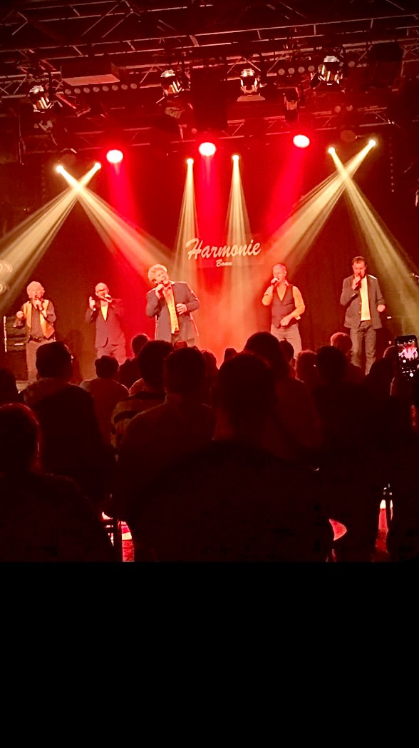 TONIGHT!! 🎉We’ll be onstage at 20.00 at the #Festsaal in #Delligsen! New songs, old songs and a huge ton of fun! If you miss it you’ll be kicking yourself!! See you later! 👍🎉🤘
#acappella #onlyyou #newsongs #FlyingPickets #onwardsandupwards #Tour2026 #livemusic