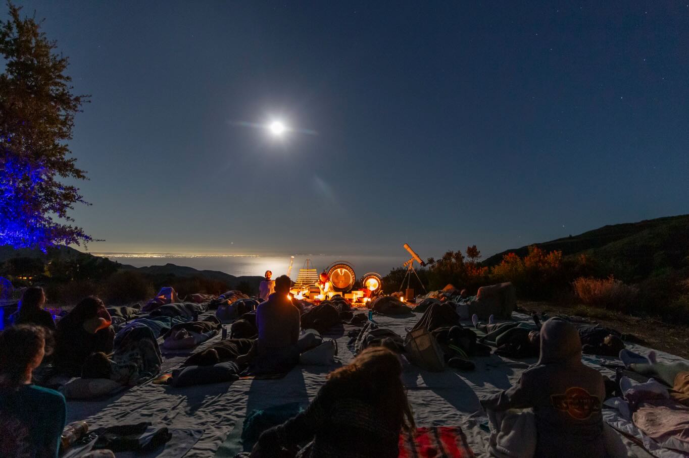 Happy Full Moon weekend! 🌝
It’s been 18 years of hosting Full Moon sound baths and once in a while the gal takes a break to soak it in with personal time! BUT, not for long….
Here is your SAVE THE DATE for the next BLUE MOON on Sunday, May 31st up in the Malibu Mountains. ⛰️
Plans are aligning… details will be announced soon!
👉 for the early bird/super planners… There is a very limited release of discount tickets now available at Sonicbeing.com
🎉 Save the most and register within this next week. Only 15 available!
📣 more details to come, stay tuned!
Awesome photos by: @boidycam & @mattdeifer 📸🙏✨
#soundbath #malibu #fullmoonsoundbath #fullmoon #meditateinnature