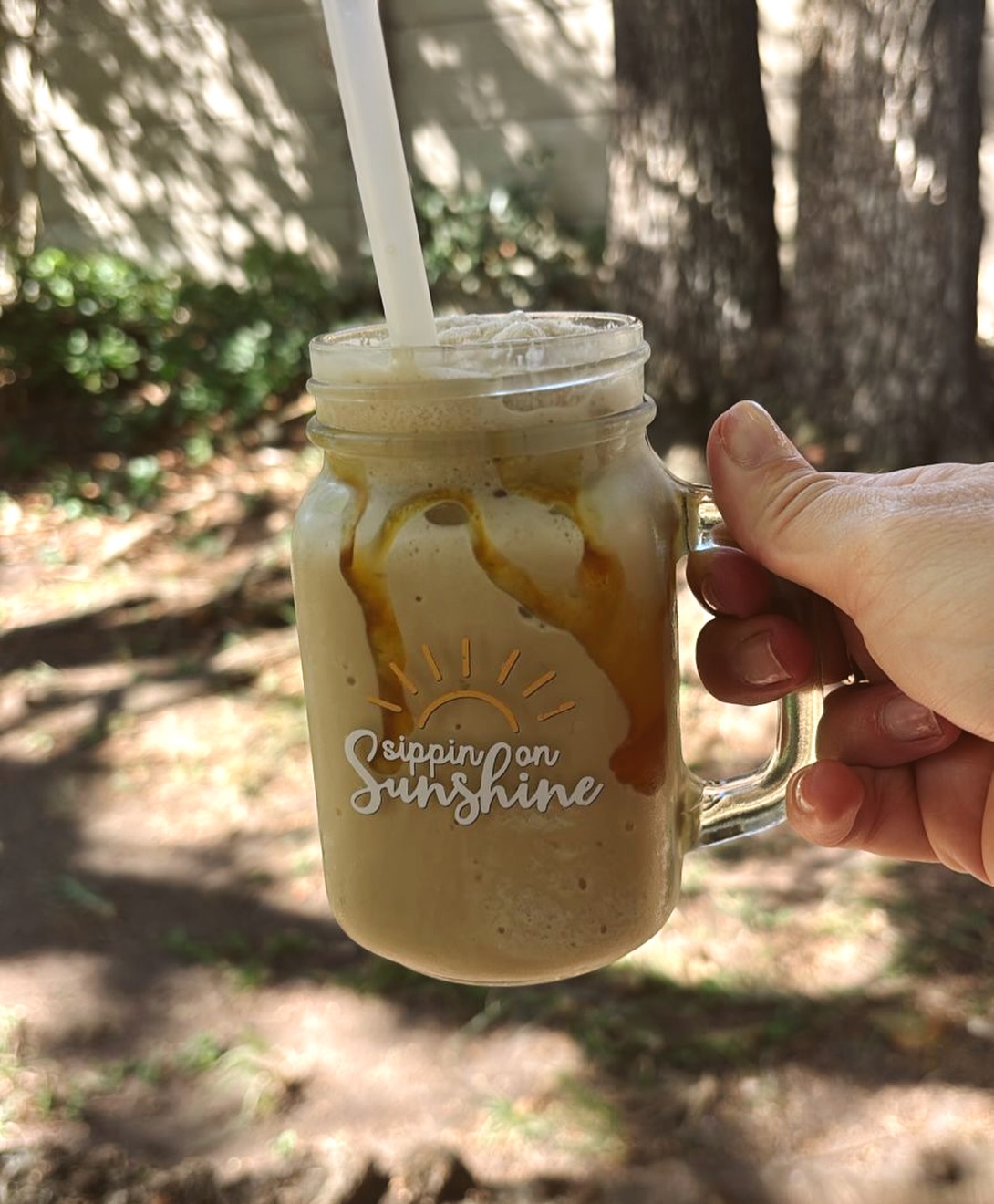 Enjoy the last of the warm weather the best way we know how - with an iced coffee in hand and nowhere else to be ☀️🧊☕️