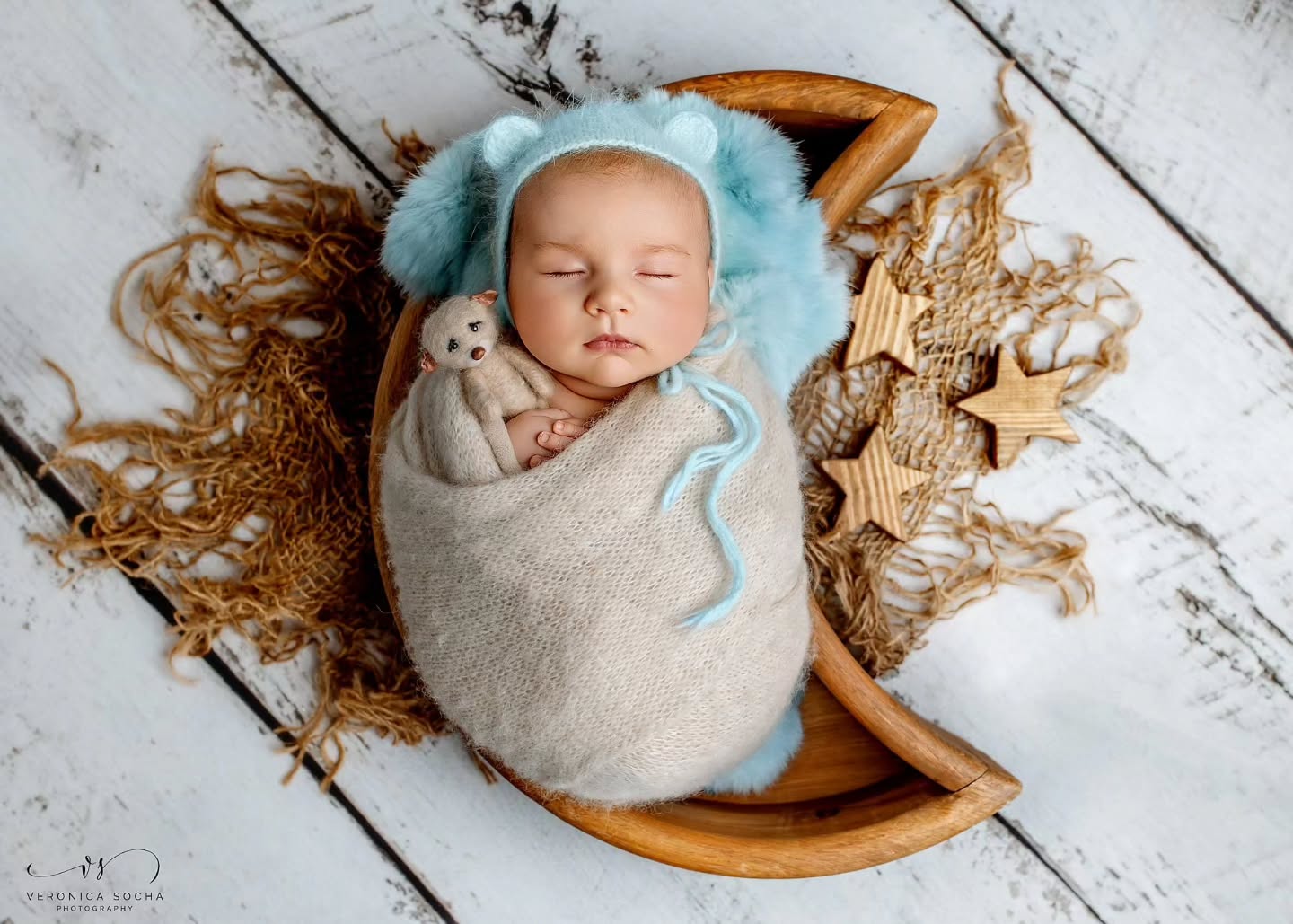 “It’s too late for newborn photos…” — I hear this so often 🤍
But beautiful baby portraits can be created at every stage ✨
Little Antoś was already nearly 2 months old when he came to my studio, and just look at the magic we created together 🩵🐰
Those adorable expressions, curious eyes, tiny details and sweet little moments are still absolutely worth capturing. Every baby is different, and every stage tells a beautiful story.
So if you missed the “ideal newborn window” — please don’t worry. It’s never too late to preserve these precious memories 🤍
#swindonphotographer #babyphotography #newbornphotographer #swindonmums #babyphotoshoot timelessphotography newbornsession motherhood babyboy veronicasochaphotography