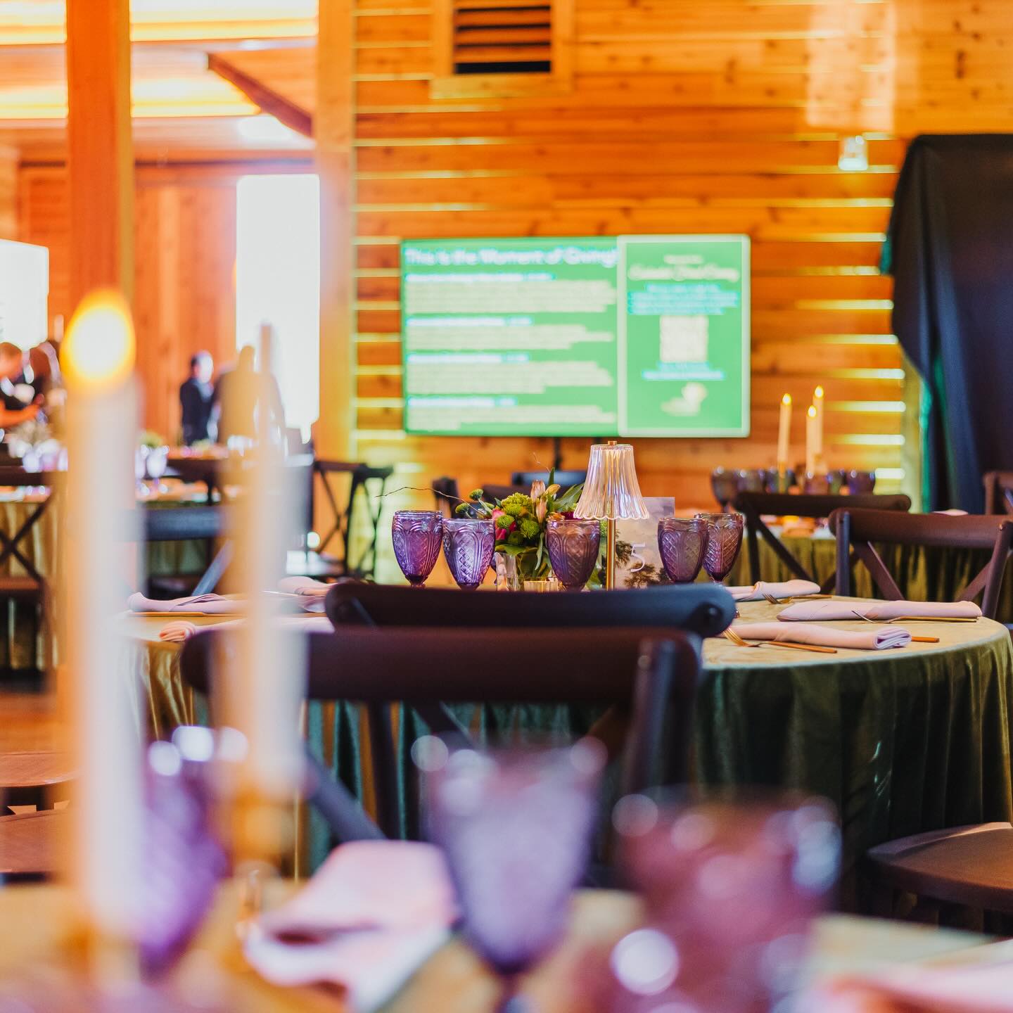 Tablescapes might just be our love language 🤍 From elegant and timeless to fun and playful, every table tells a different story—and we’re here for all of it. It’s one of our favorite parts of bringing an event to life… where all the little details come together in the best way.
#TheMingleCo #NWAEventPlanning #CorporateEventStyling #ArkansasEventPlanner #TablescapesStyling