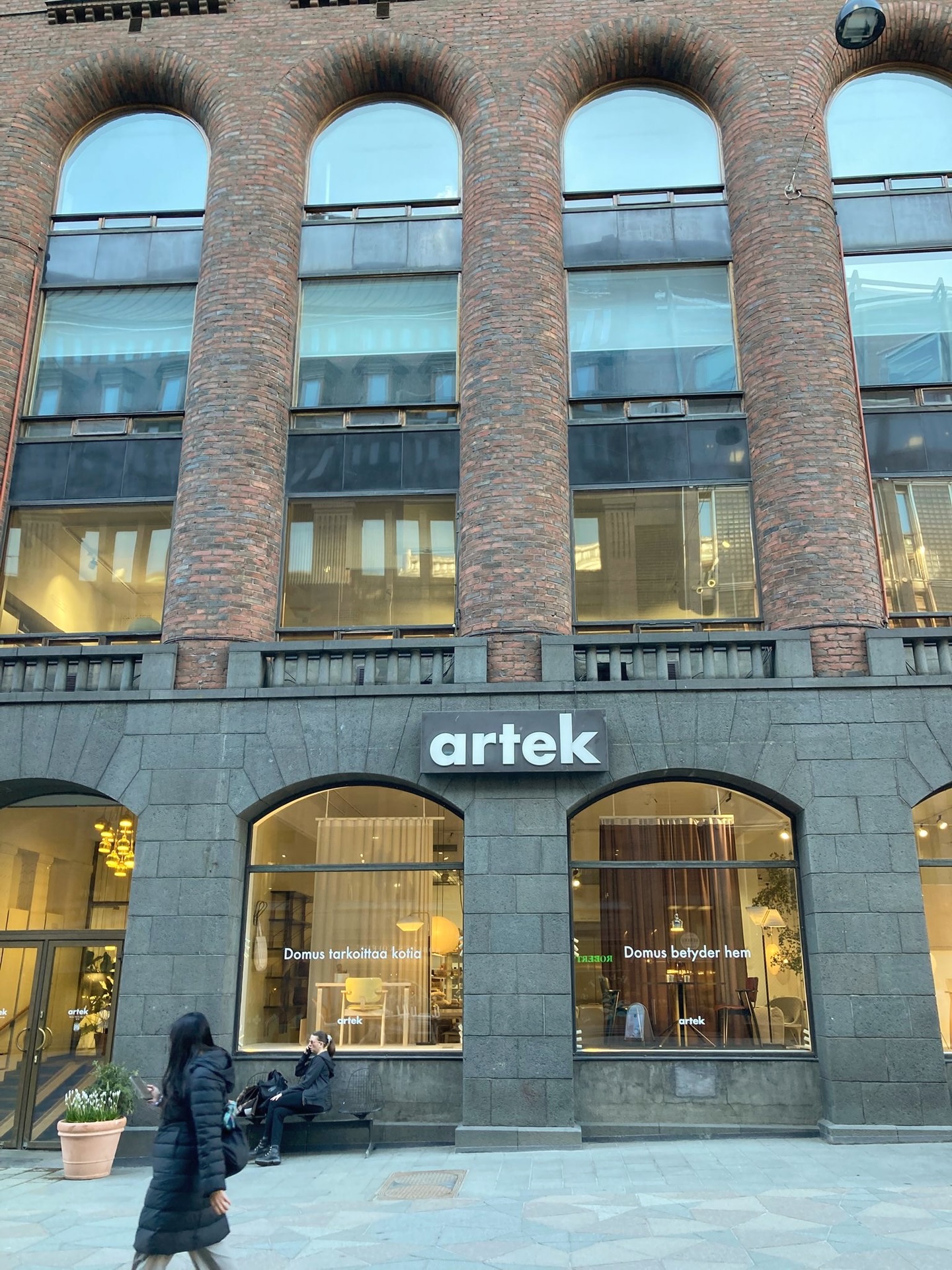 Artek Finnish Experience:
Wir sind gerade mit Artek auf Pressereise in Helsinki, Finnland. 🇫🇮
Hier ein kleiner Einblick in Tag 1:
📍First stop: Artek Store
📍Second stop: Artek Second Cycle
📍Last stop: Abendessen mit den Teilnehmer:innen!