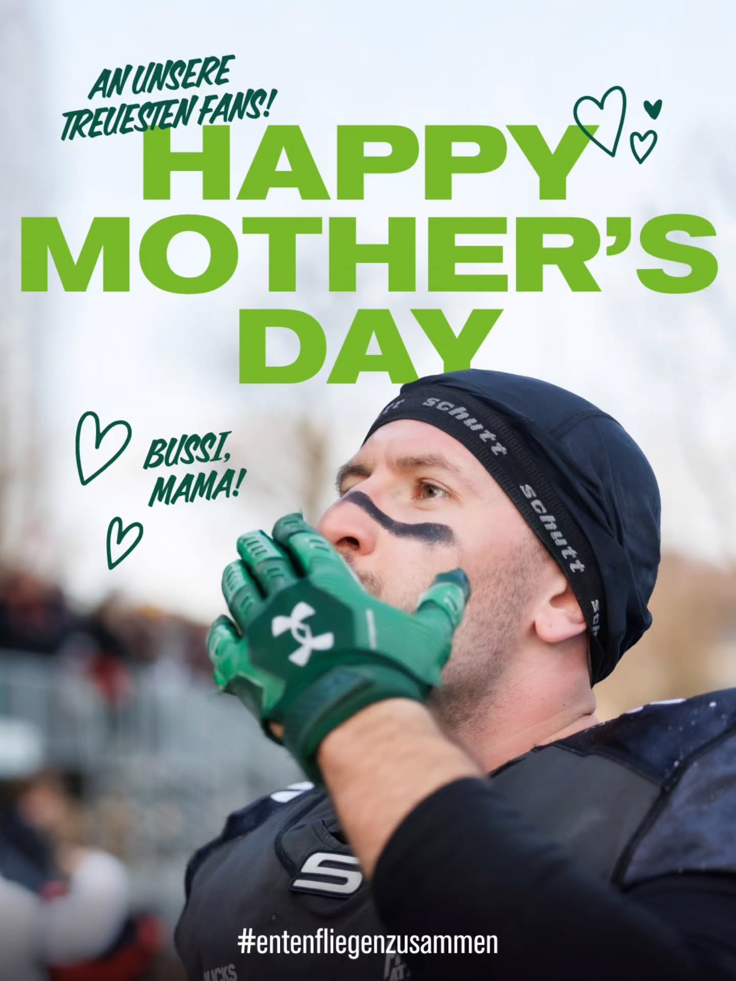 An unsere treuesten Fans und größten Unterstützerinnen: Alles Liebe zum Muttertag! 💚
Danke, dass ihr uns bei jedem Wetter am Spielfeldrand anfeuert. Ohne euch wäre das Team nicht komplett! 🦆💪
#DucksFamily #EntenFliegenZusammen