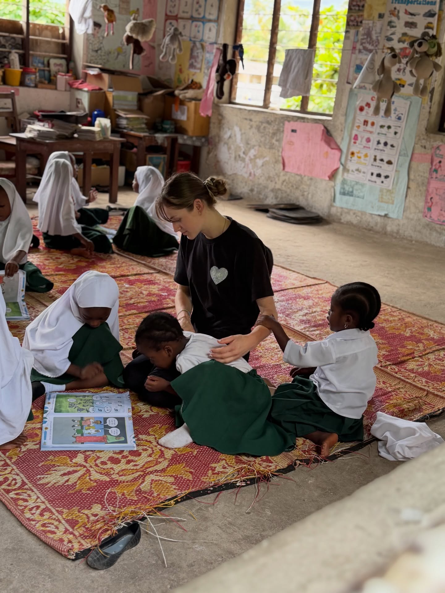 The best kind of days are spent inspiring little hearts ❤️
.
.
#volunteering #volunteeringabroad #zanzibar #volunteeringzanzibar #volunteeringafrica