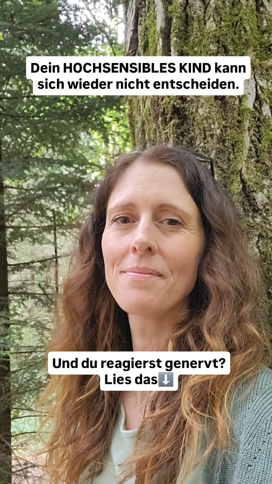 Wenn dein Kind hochsensibel ist, hat es mit grosser Wahrscheinlichkeit auch Mühe mit Entscheidungen. Dies kann auch die vielen kleinen alltäglichen Entscheidungen betreffen. Z.b. welche Kleider ziehe ich heute an? Was packe ich heute für Znüni/Brotzeit? Wenn du dadurch irgendwann genervt reagierst, ist das durchaus verständlich.
🚫 Versuche, genervte Reaktionen zu vermeiden, indem du verstehst, dass im Kopf deines hochsensitiven Kindes gerade ganz viel passiert: es wägt nämlich alle Aspekte und Folgen der Entscheidung ab. Das kann dauern!
✅️ Finde heraus, was es sich überlegt und hilf ihm, die verschiedenen Aspekte zu priorisieren. Gib ihm Zeit! Und versuche, so viele Entscheidungen wie möglich vorab in Ruhe mit deinem hochsensiblen Kind gemeinsam zu treffen (Z.B. Kleider am Abend vorher rauslegen, Essensplan erstellen, usw.).
➡️Folge mir für mehr Wissen und Tools zum Umgang mit hochsensiblen Kindern.
➡️Speichere dir dieses Video ab, damit du es im Notfall zur Hand hast.
Herzlich, Jacky 🦋