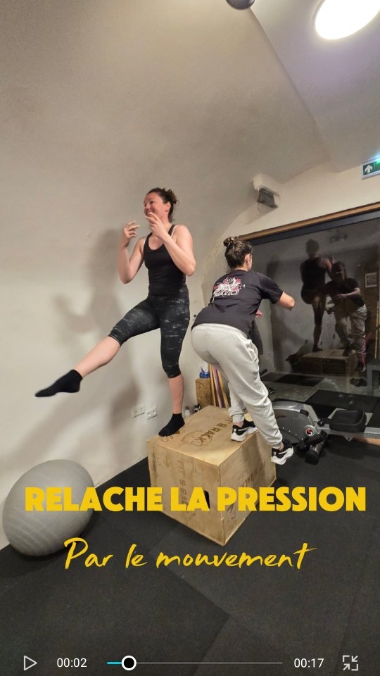 Le cerveau qui tourne avec 12 pensées/mn.
La pression, le stress, la fatigue, les obligations du quotidien... j’en passe. Tu connais.
Un solution pour apaiser tout ça..
LE SPORT !
Tu bouges.
Tu respires.
Tu penses plus à rien (parfois il faut compter les répétitions quand même).
Le sport, c’est pas juste pour le physique.
C’est aussi pour se vider la tête, relâcher la pression et prendre du temps pour soi.
Mon rôle, c’est de t’aider à trouver ce moment-là.
Un moment où tu prends soin de ta santé, de ton corps et de ton mental, sans pression et dans la bonne humeur 💪
A la maison, en coaching personnalisé ou en small group renfo.
Alors si toi aussi tu as besoin de souffler un peu...📩