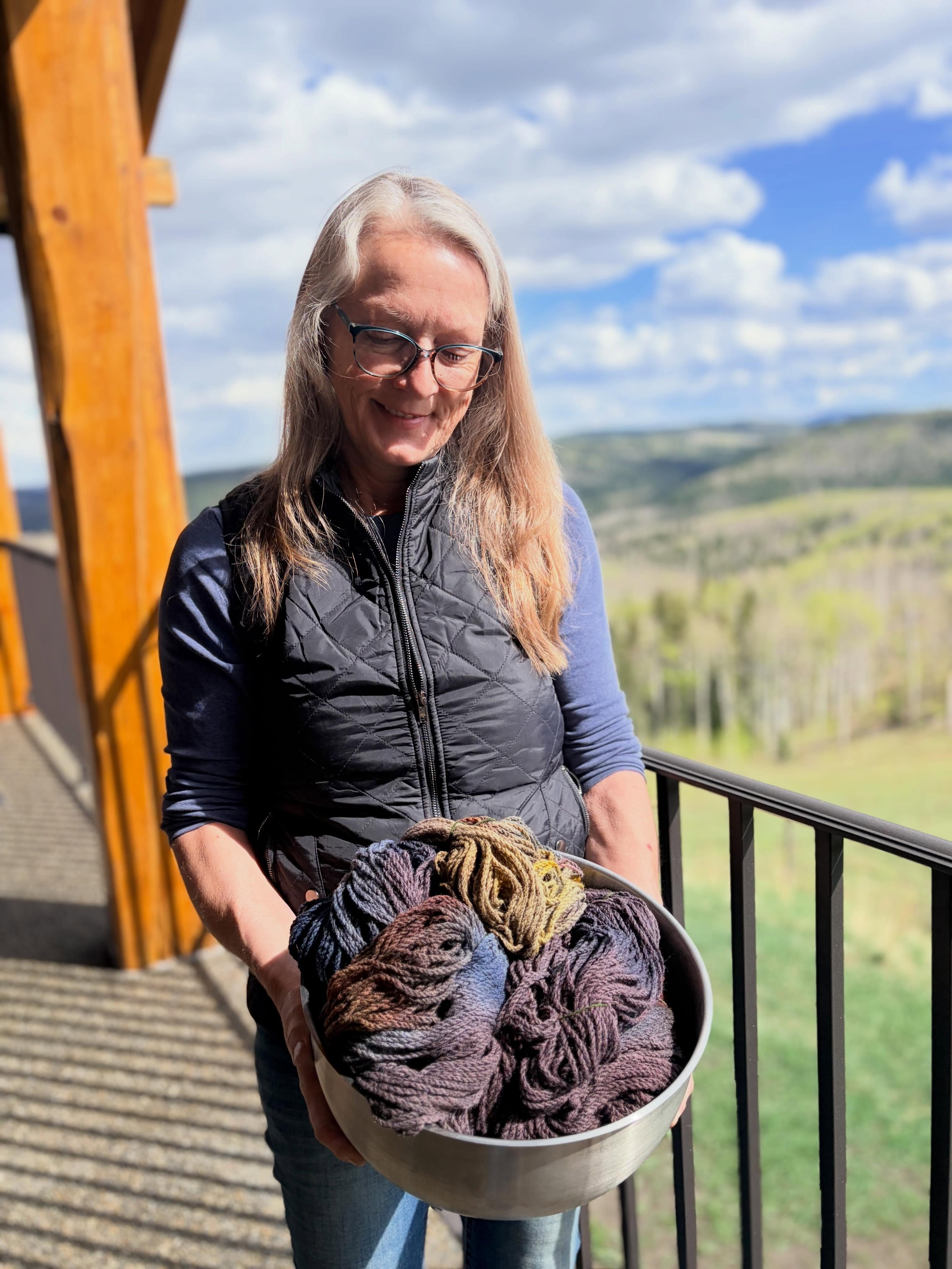 Heidi has just pulled out her dyed wool and is getting ready to create more wonderful knit designs 🧶
Can’t wait to see what’s to come 👌
Heidi @thepaintedmoose Bragg Creek
@heidiwesemann
@visit_bragg_creek
#handmadewool #handknit #handdyedyarns #sheepwool #braggcreek